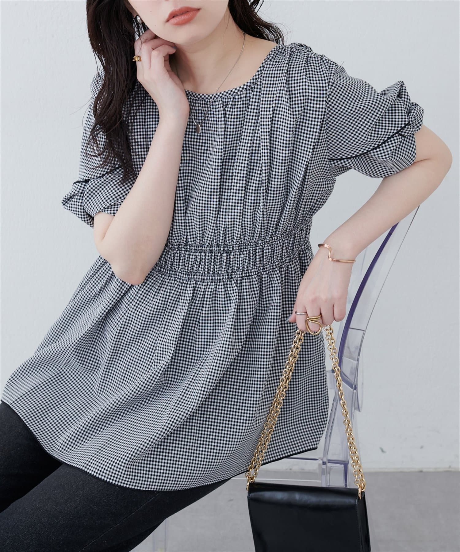 【2025SS natural couture】osonoねじり袖ペプラムチュニックWEB限定カラー：オレンジ■Design　前後2WAY仕様で、広めのクルーネックとキーネック、どちららの顔も楽しめる