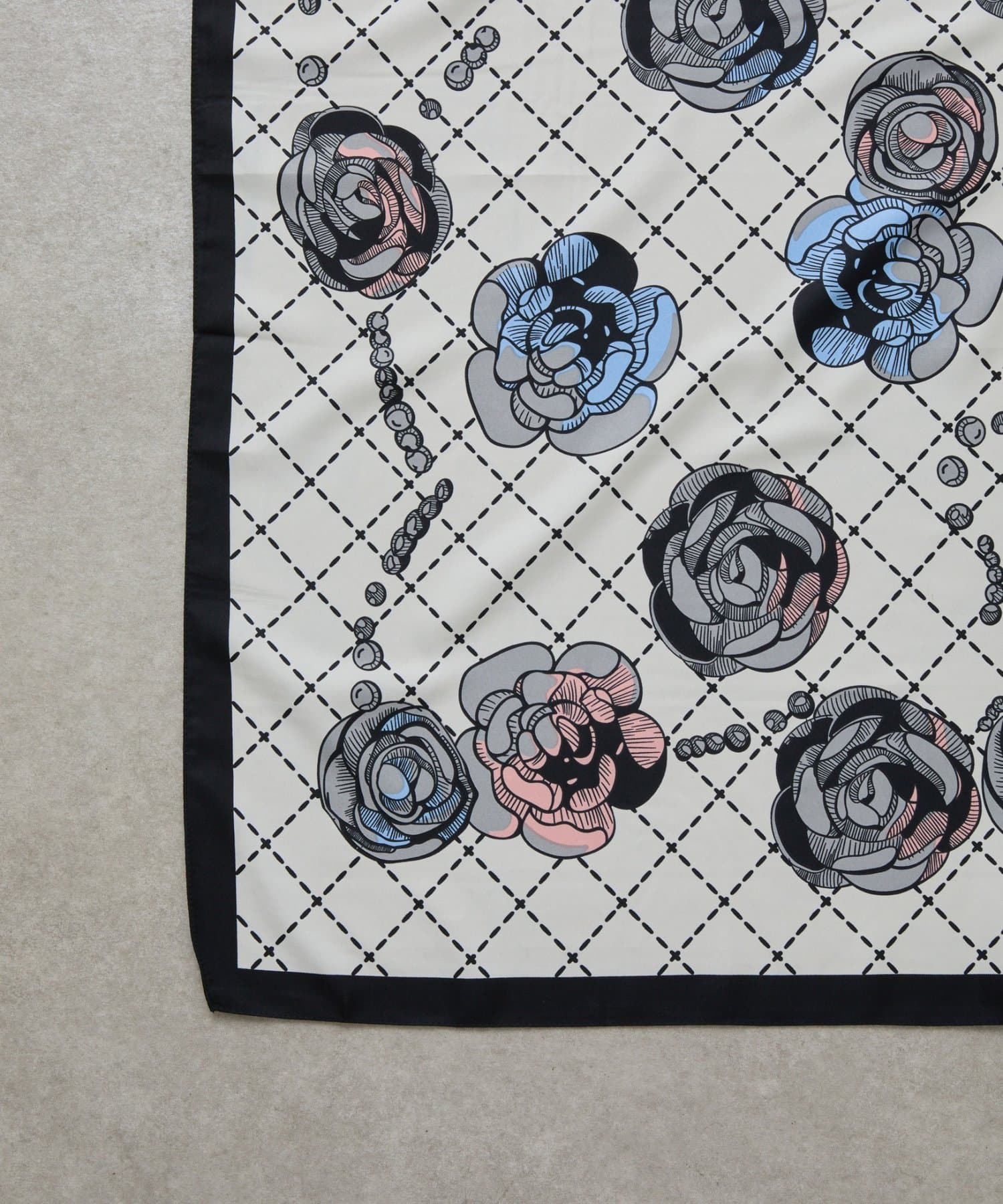 COLONY 2139(コロニー トゥーワンスリーナイン) フラワーモチーフ大判スカーフ  90×90