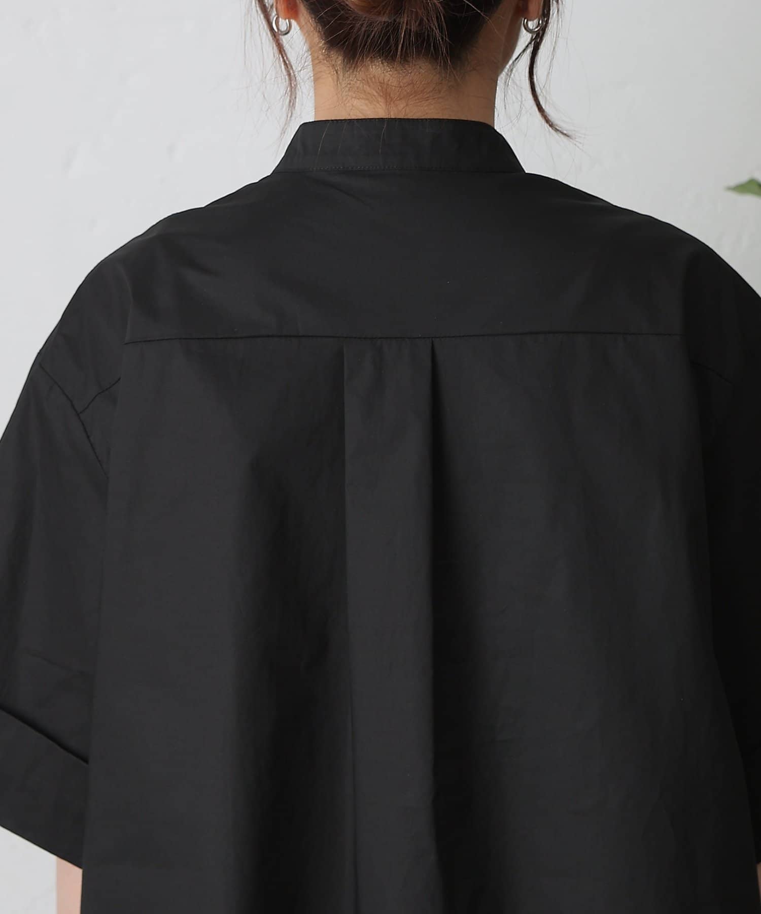 COLONY 2139(コロニー トゥーワンスリーナイン) スタンドカラーセンタータックシャツ