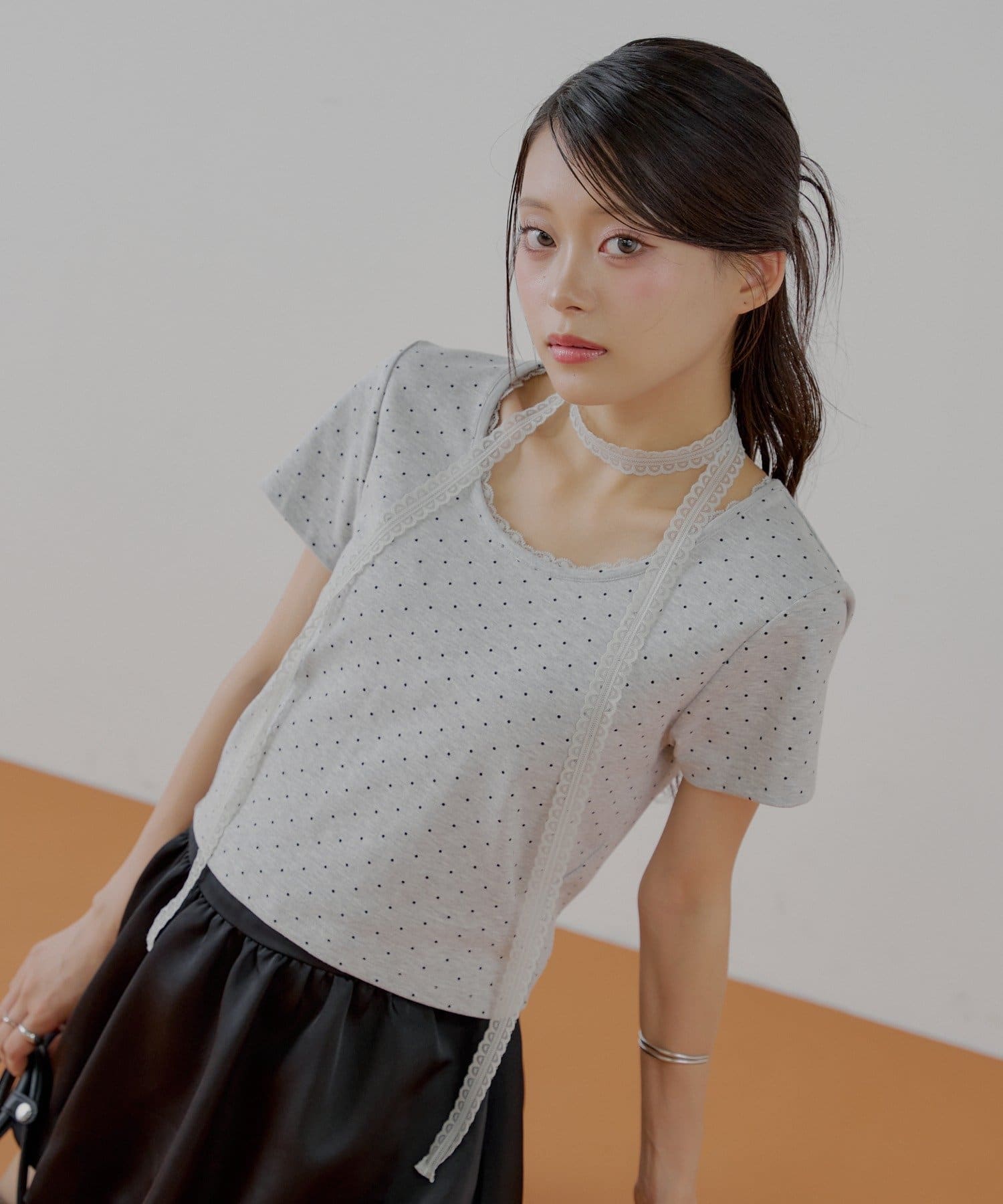 Chico(チコ) ドットプリントレースチョーカー付Tシャツ