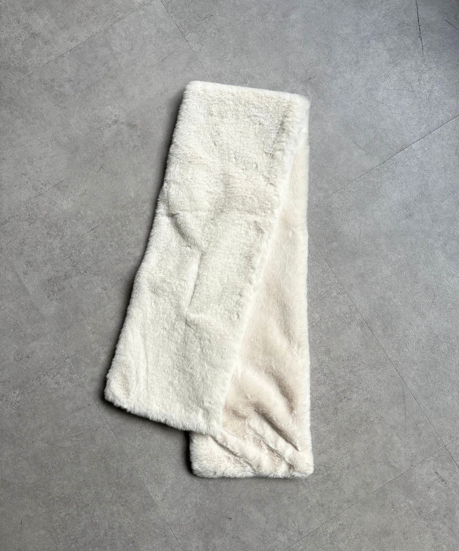 LOCUST(ローカスト) 【チクチク感０】フェイクファーマフラー