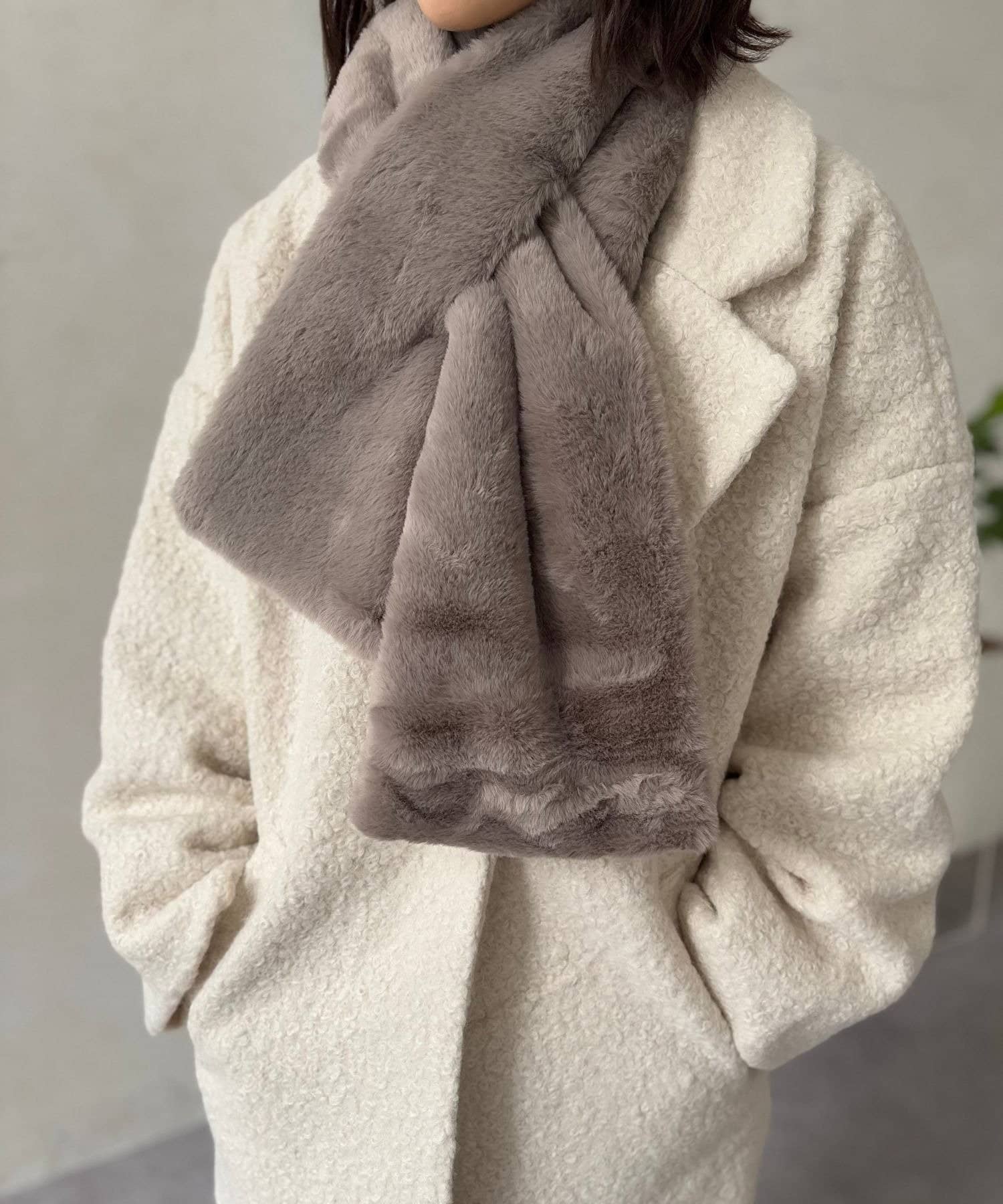 LOCUST(ローカスト) 【チクチク感０】フェイクファーマフラー