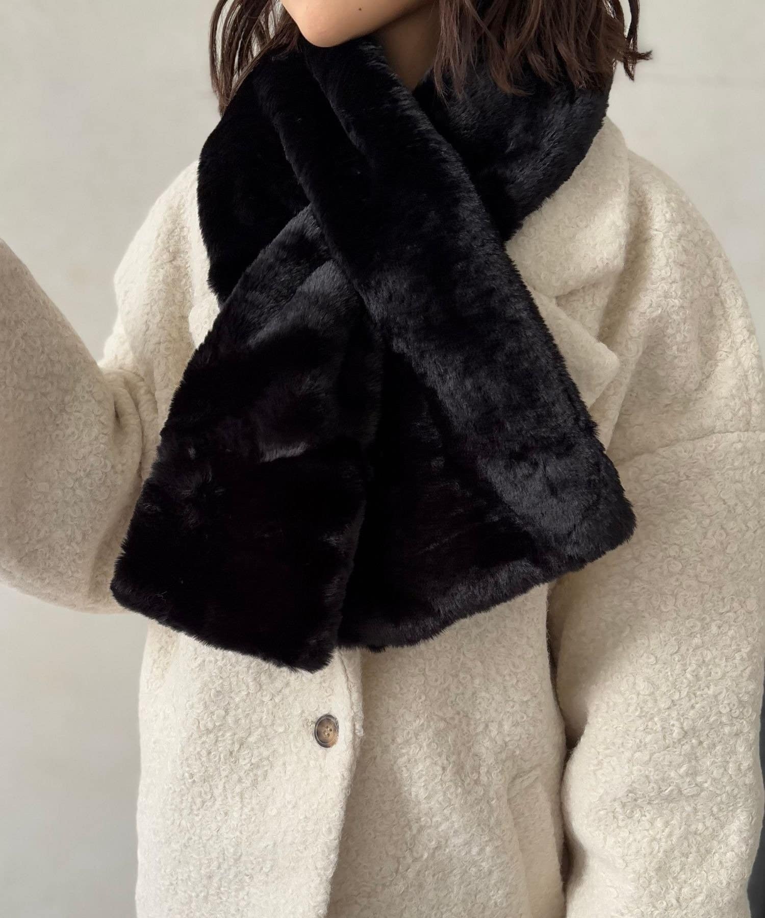 LOCUST(ローカスト) 【チクチク感０】フェイクファーマフラー