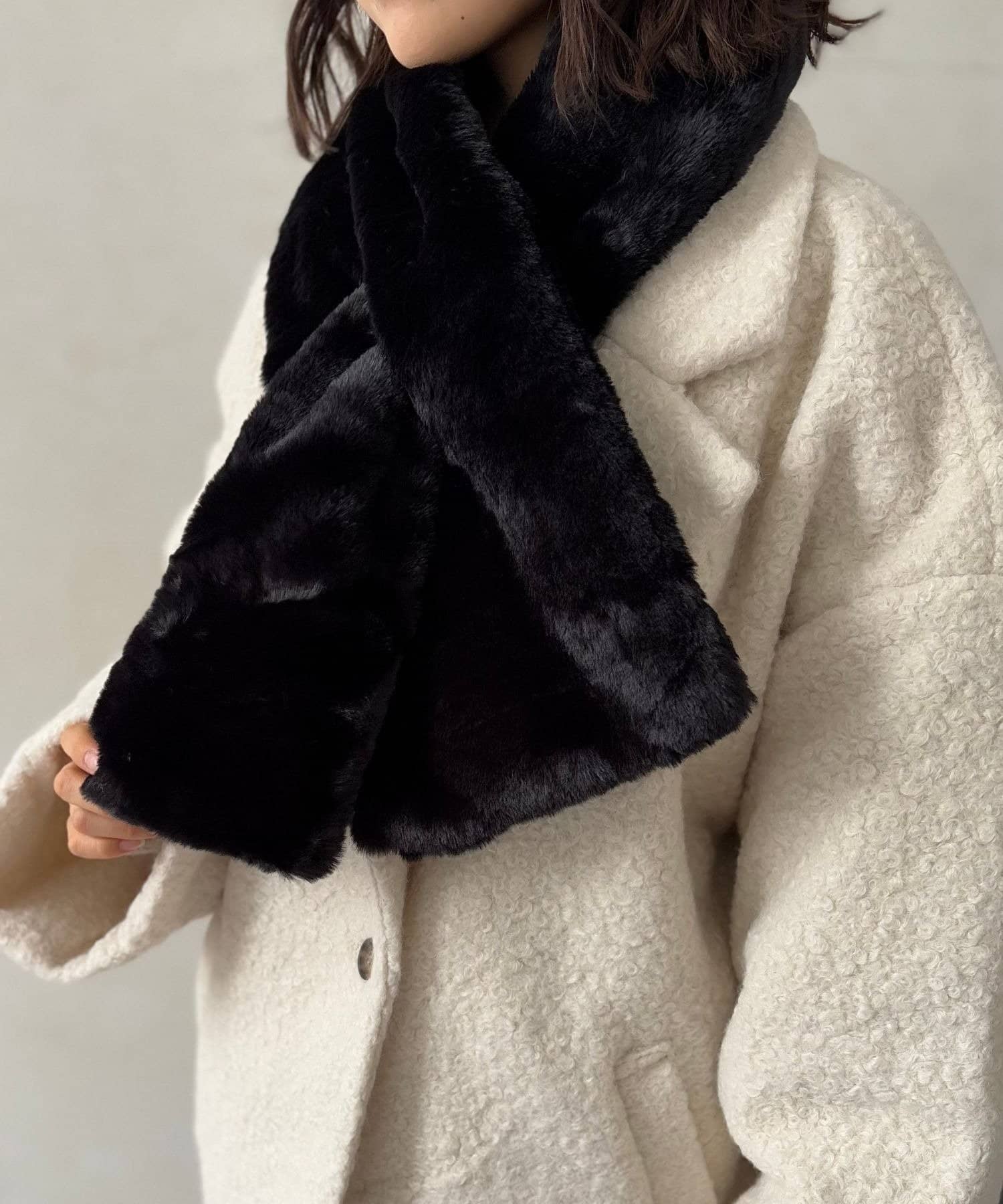 LOCUST(ローカスト) 【チクチク感０】フェイクファーマフラー