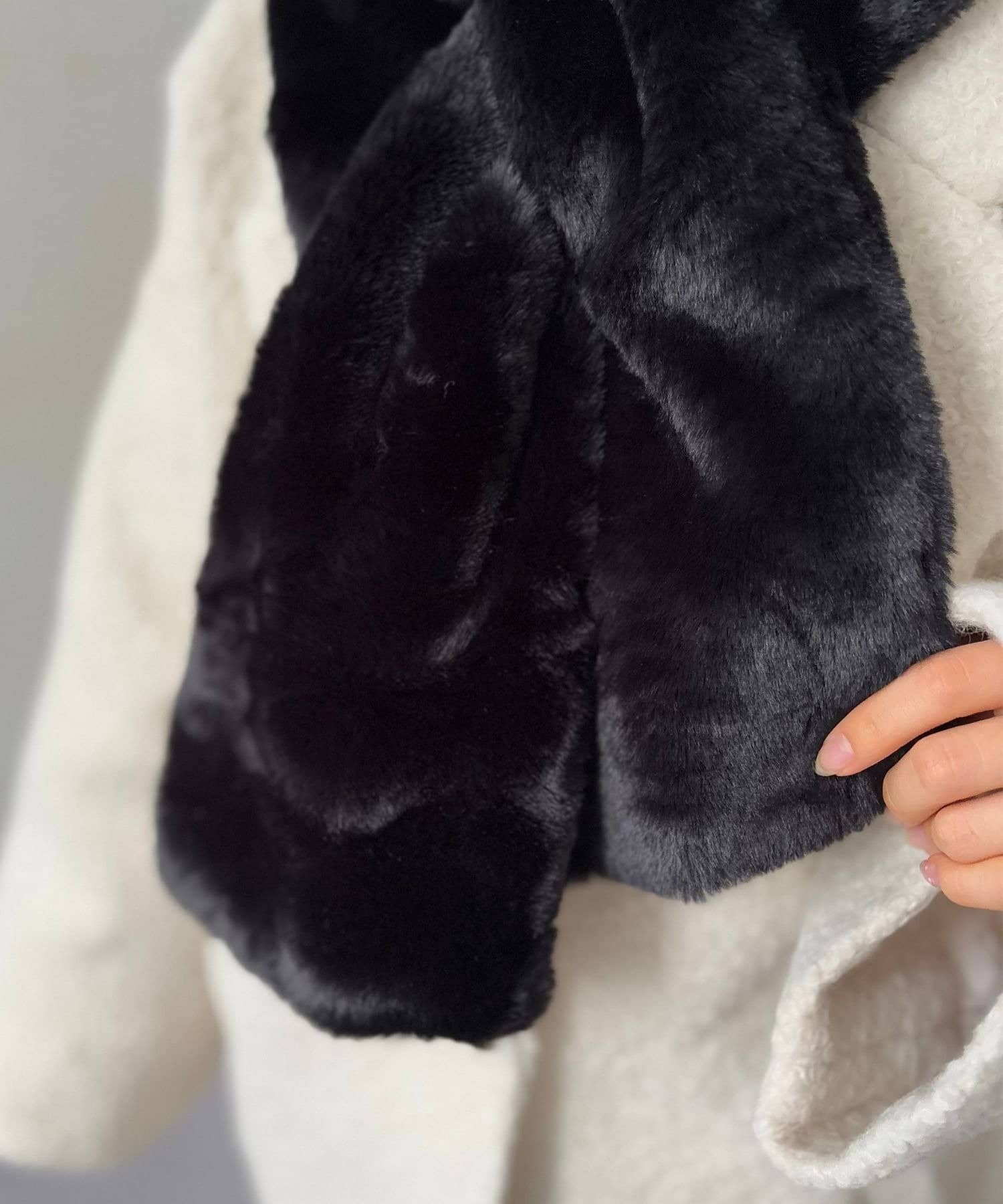 LOCUST(ローカスト) 【チクチク感０】フェイクファーマフラー