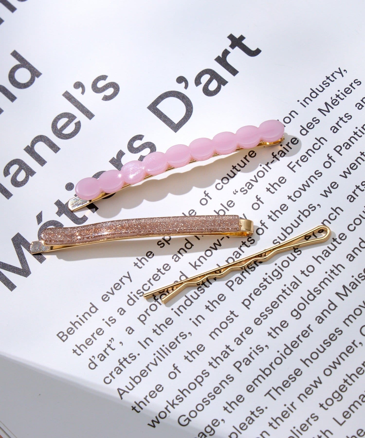 ヘアアクセサリーに新作が登場・サイドに付けたり編みおろしに付けるのがおすすめ・キラキラのラメがポイントになって可愛い◎・トレンド感を演出してくれるアイテム カラーヘアピンセット(3P) Lattice