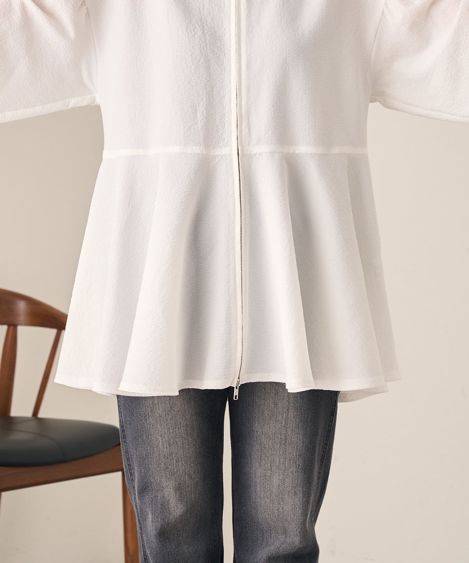 OUTLET(アウトレット) 【Kastane】フロントZIPペプラムブラウス