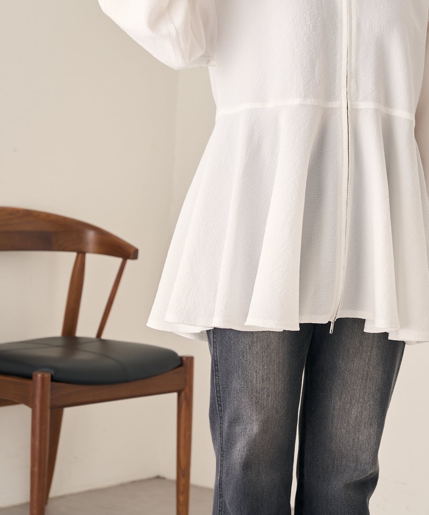 OUTLET(アウトレット) 【Kastane】フロントZIPペプラムブラウス