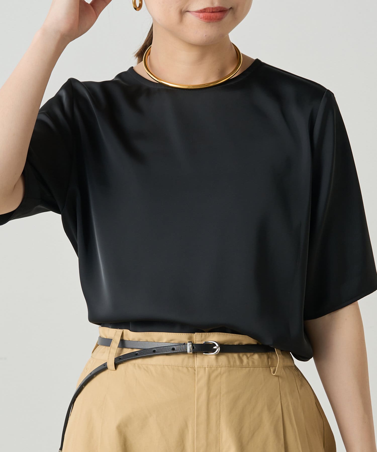 新品未使用タグ付【ラウンジドレス】サテンブラウス 黒 長袖 カットソー インナー ジョーゼットインナーブラウス | LOUNGEDRESS(ラウンジドレス