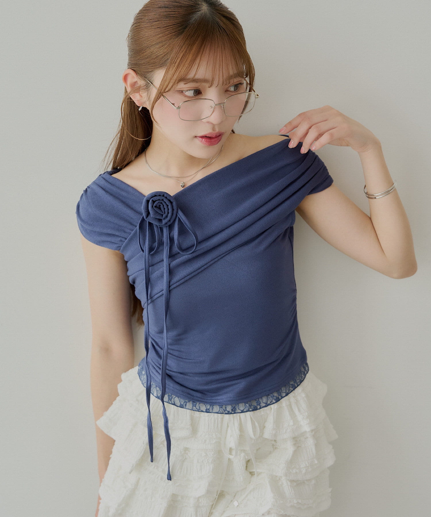 OUTLET(アウトレット) 【Chico】ローズチョーカー付ワンショル裾レースT