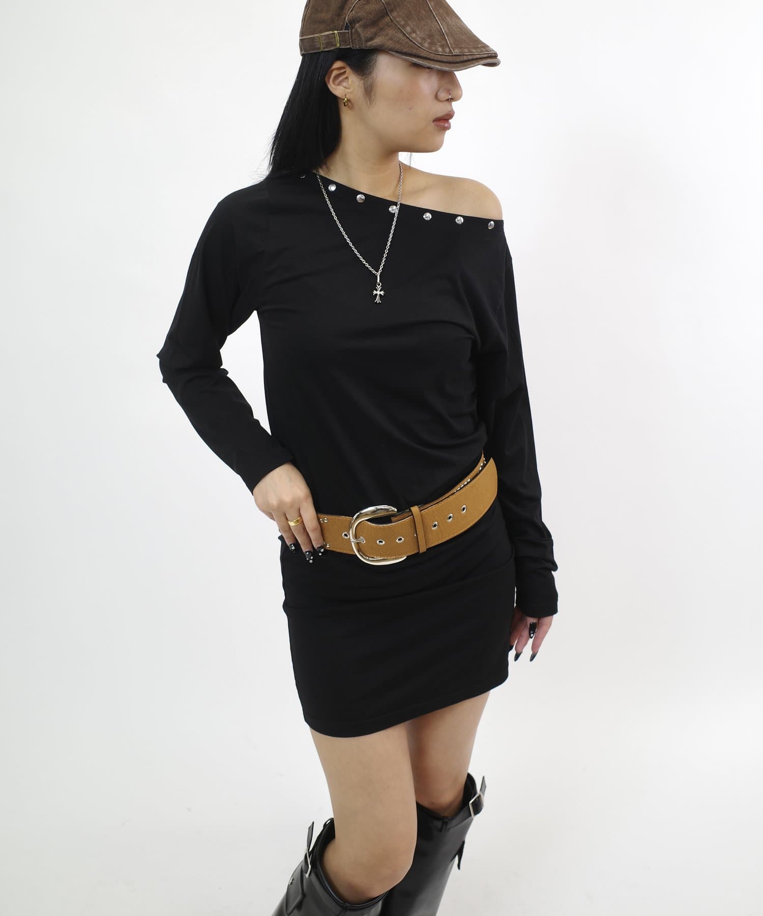 OUTLET(アウトレット) 【WHO'S WHO gallery】オフショルスタッズミニワンピ