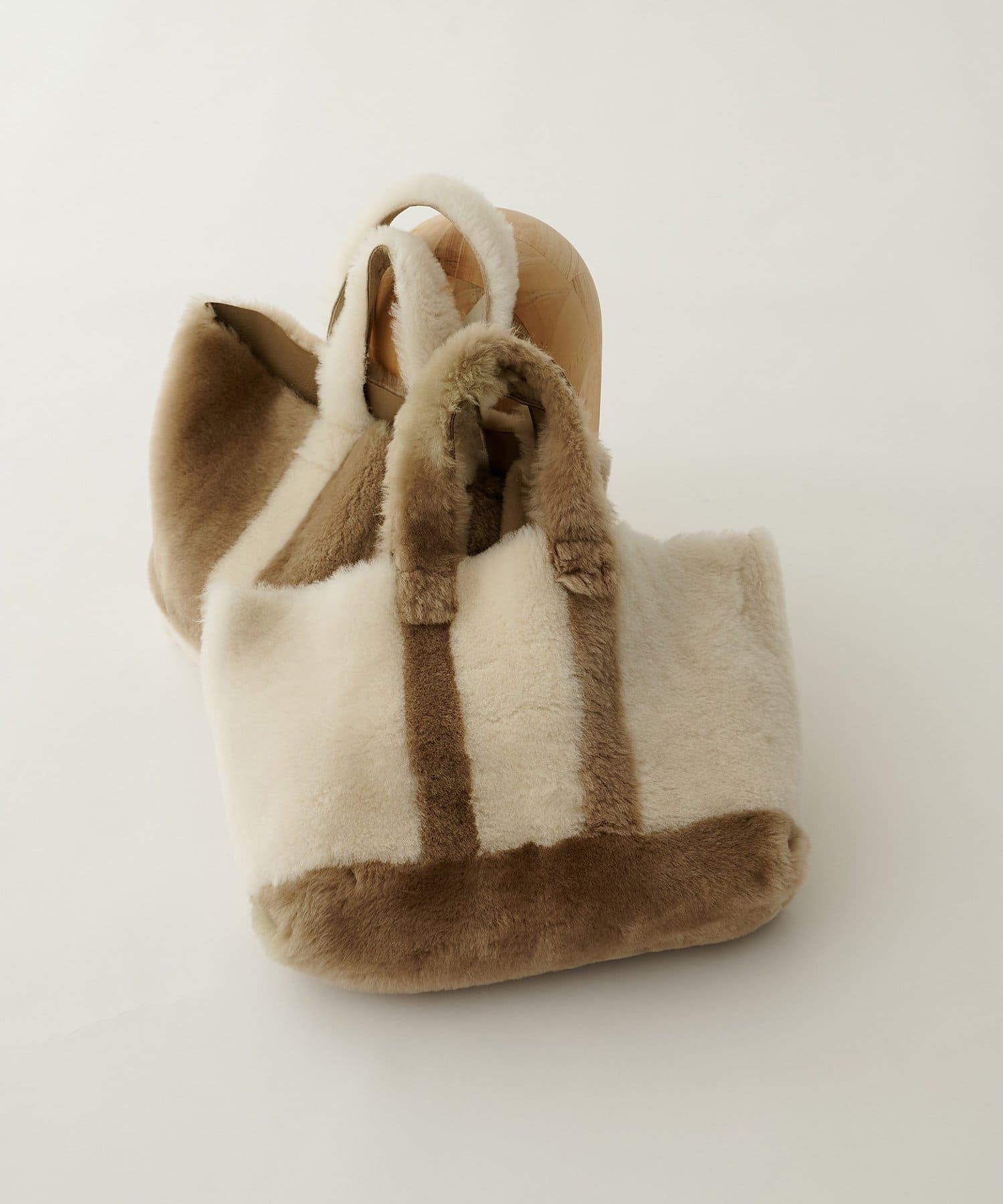 Whim Gazette(ウィム ガゼット) ＜高輪店＆一部WEB限定＞ムートントートBAG