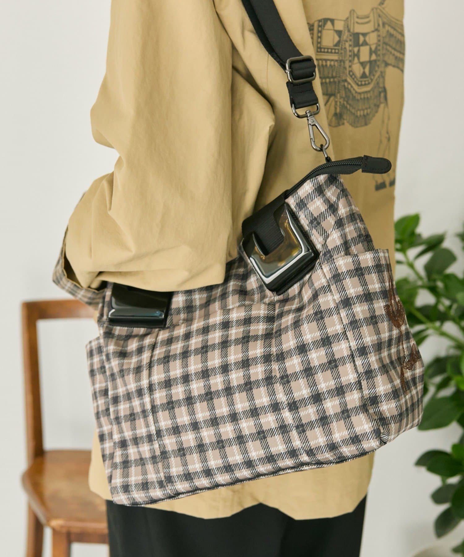 ear PAPILLONNER(イア パピヨネ) sampo×ear コラボ樹脂パーツトートバッグSサイズ