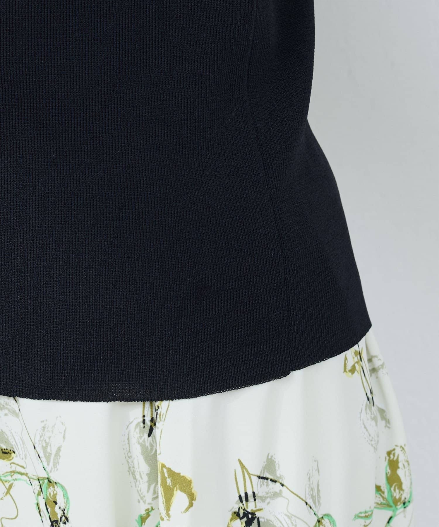 NICE CLAUP / OLIVE des OLIVE OUTLET(ナイスクラップ  / オリーブ デ オリーブ アウトレット) 【natural couture】前後２ＷＡＹピンタック切替袖シンプルニット