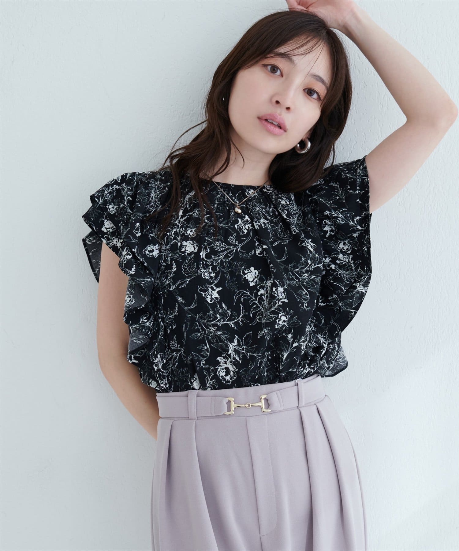 natural couture(ナチュラルクチュール) 【mizu】シャーリングヘムフリル袖ブラウス