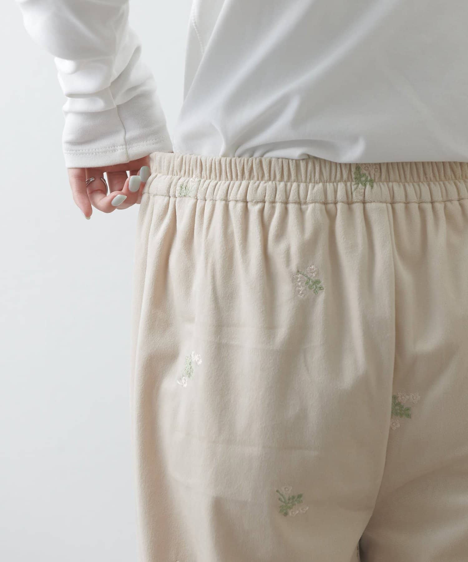 DISCOAT(ディスコート) 【umm.】ベロア刺繍セミフレアパンツ