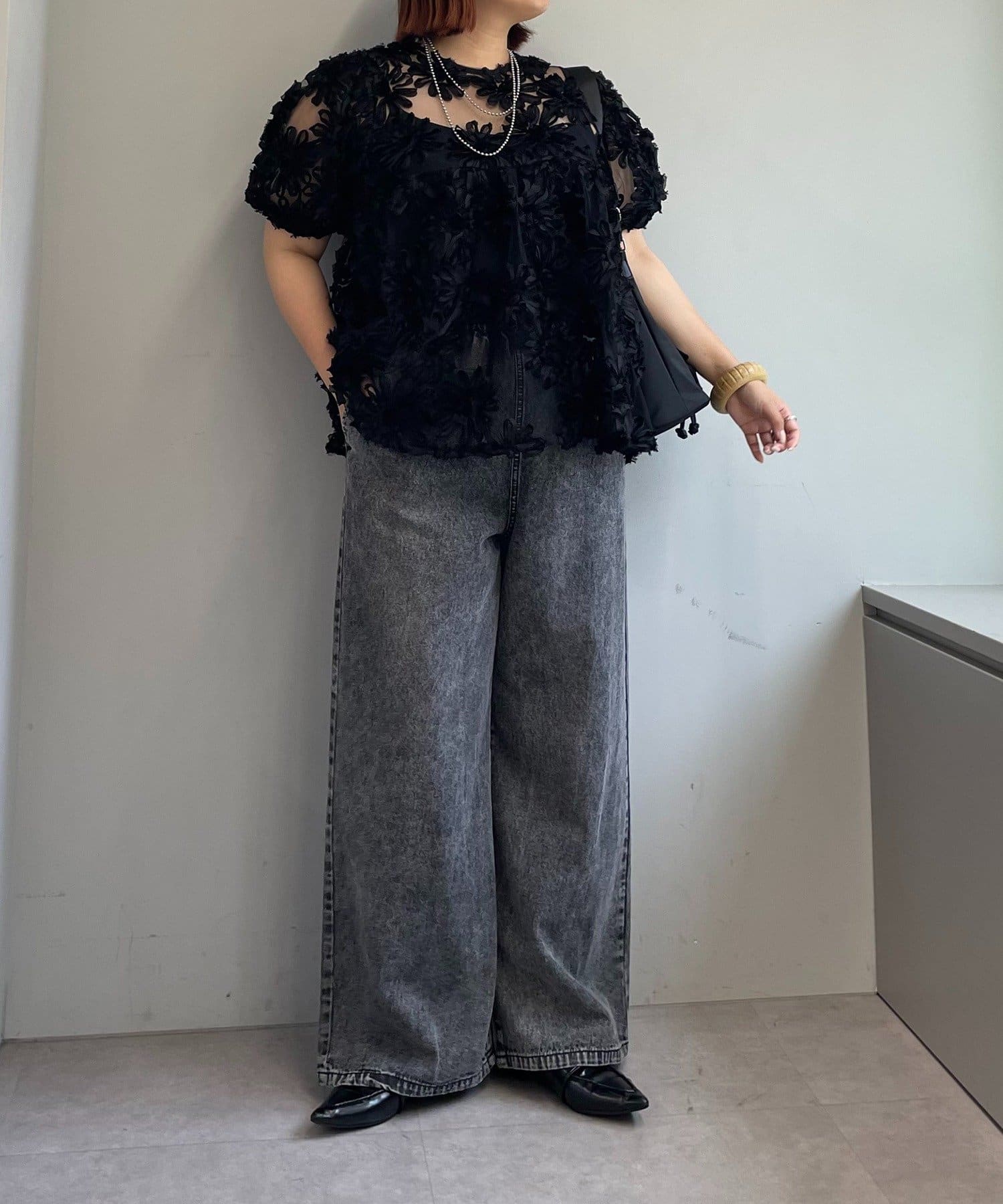 【2025AW continuer de NICE CLAUP】■ デザイン・ウエスト総ゴムでらくちんなデニムパンツ！・足のラインを拾わない幅広のワイドシルエットが魅力◎・ヴィンテージライクな加工を施