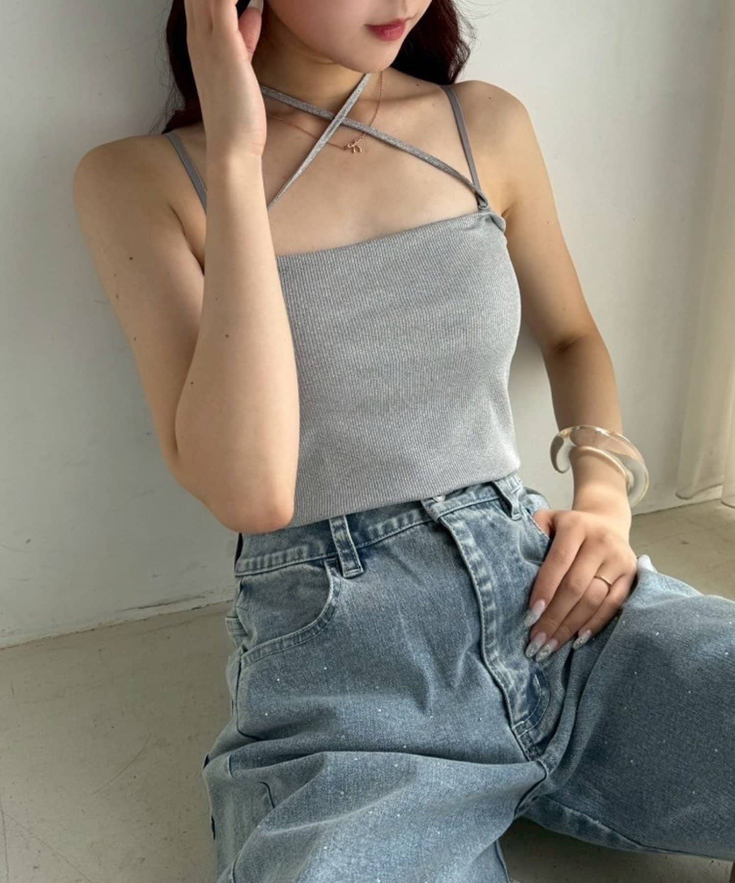 ~NICECLAUP 2025 Summer Collection~トレンド感のあるホルターデザインがポイントのカップ付きキャミソール1枚でさらっと着られるので、夏のコーデに大活躍間違いなし◎胸元のホ
