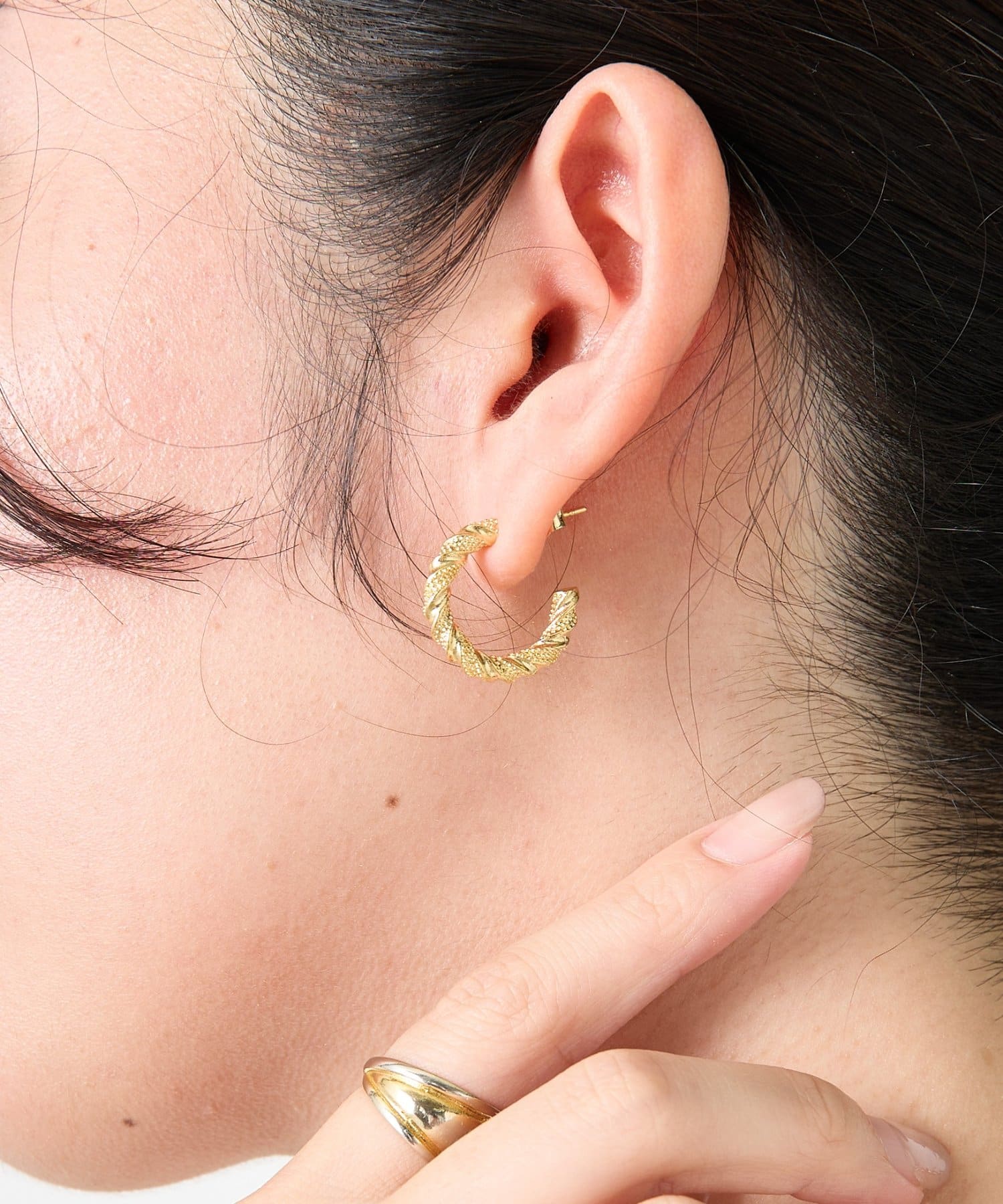 ネジレフープピアス | Jena espace merveilleux(ジェナ エスパス