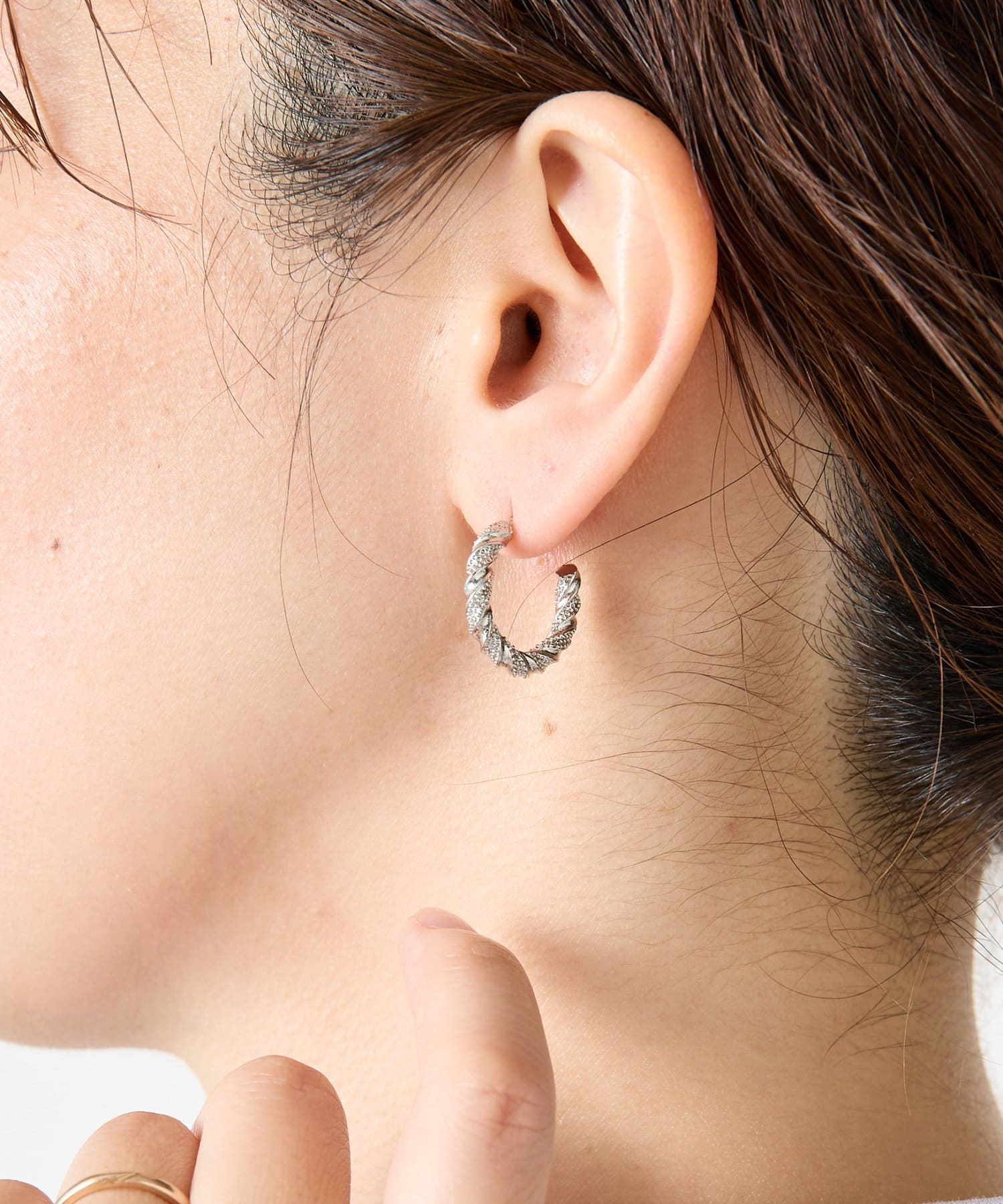 Jena　espace merveilleux(ジェナ　エスパスメルヴェイユ) ネジレフープピアス