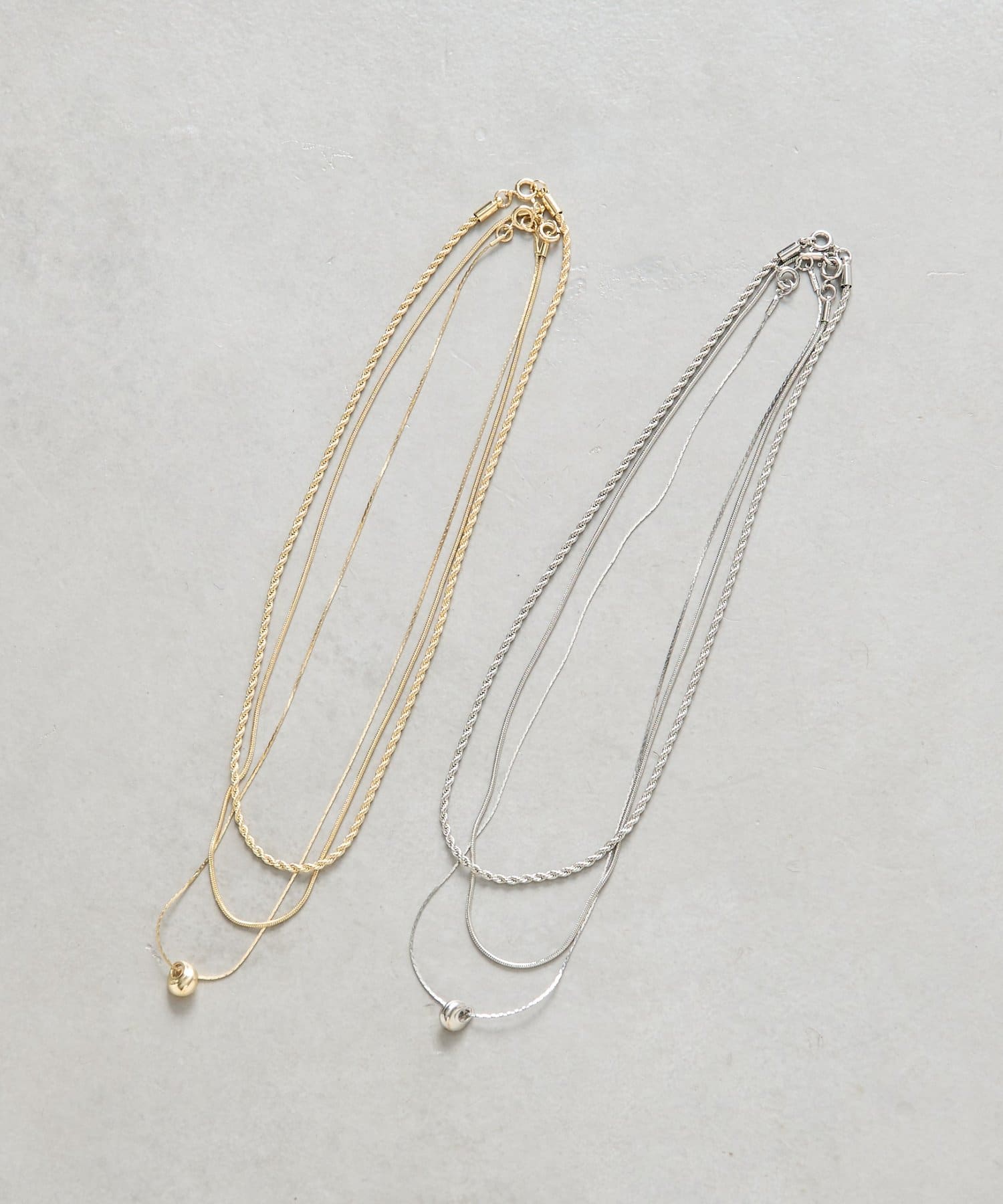 Jena　espace merveilleux(ジェナ　エスパスメルヴェイユ) 3連ワンポイントネックレス