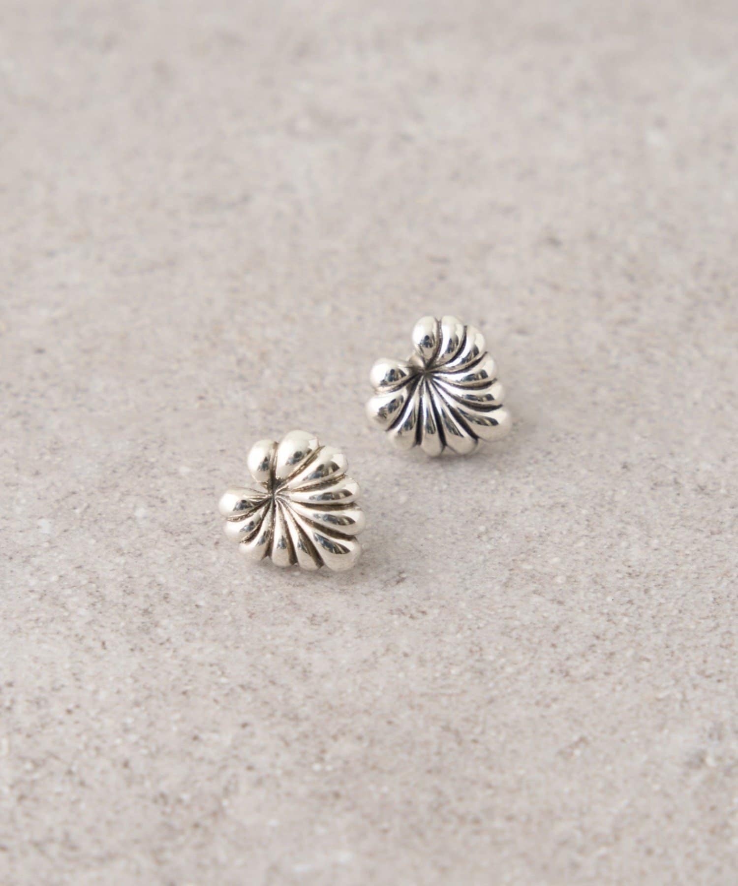 BEARDSLEY(ビアズリー) ハートリーフピアス