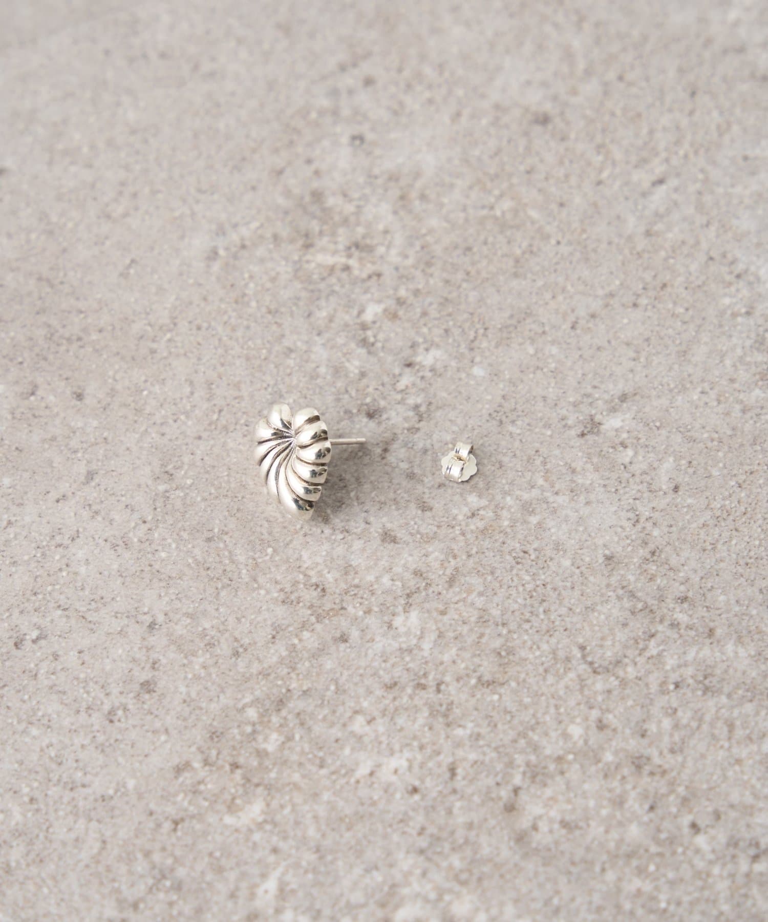 BEARDSLEY(ビアズリー) ハートリーフピアス