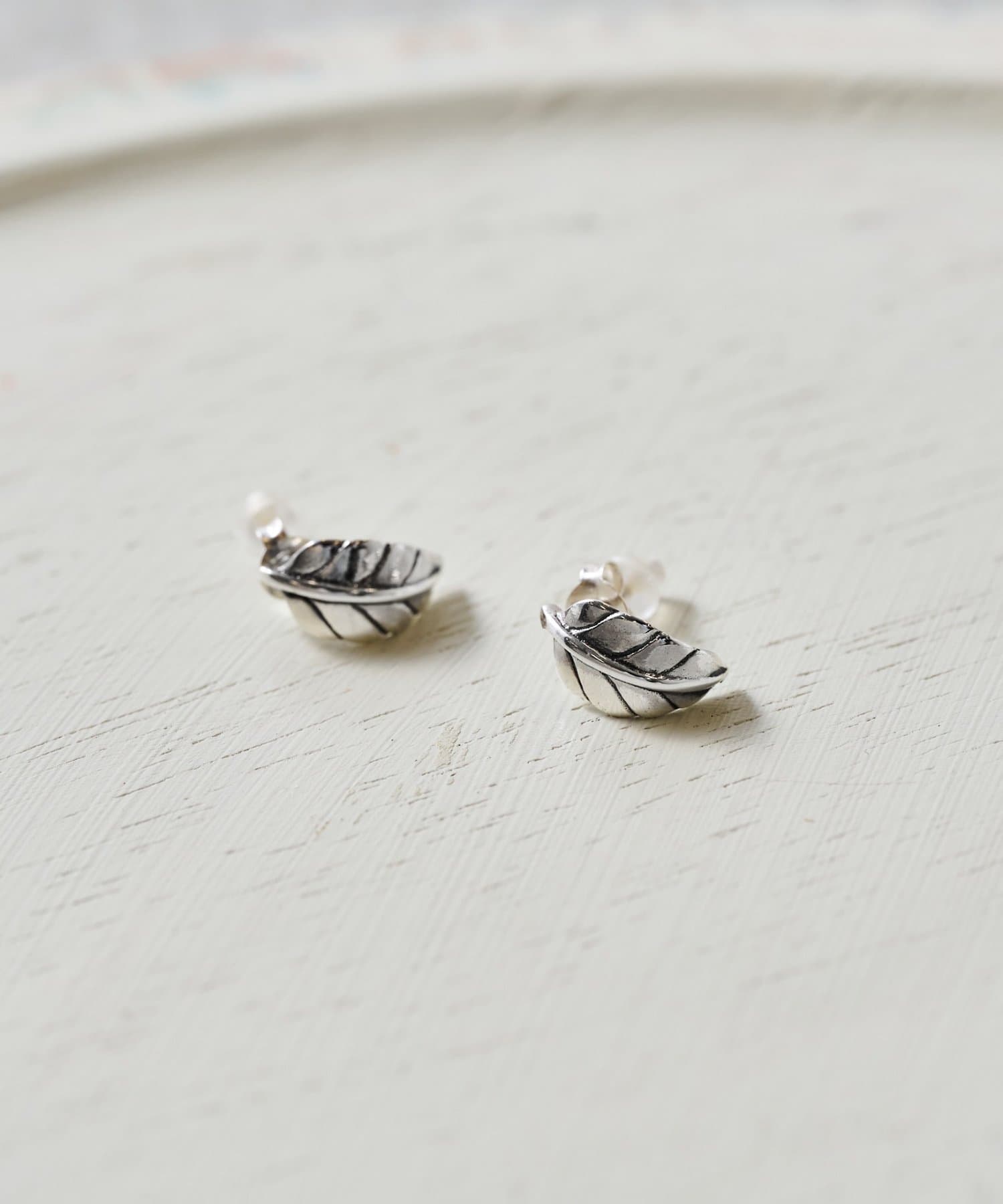 BEARDSLEY(ビアズリー) シャープリーフピアス