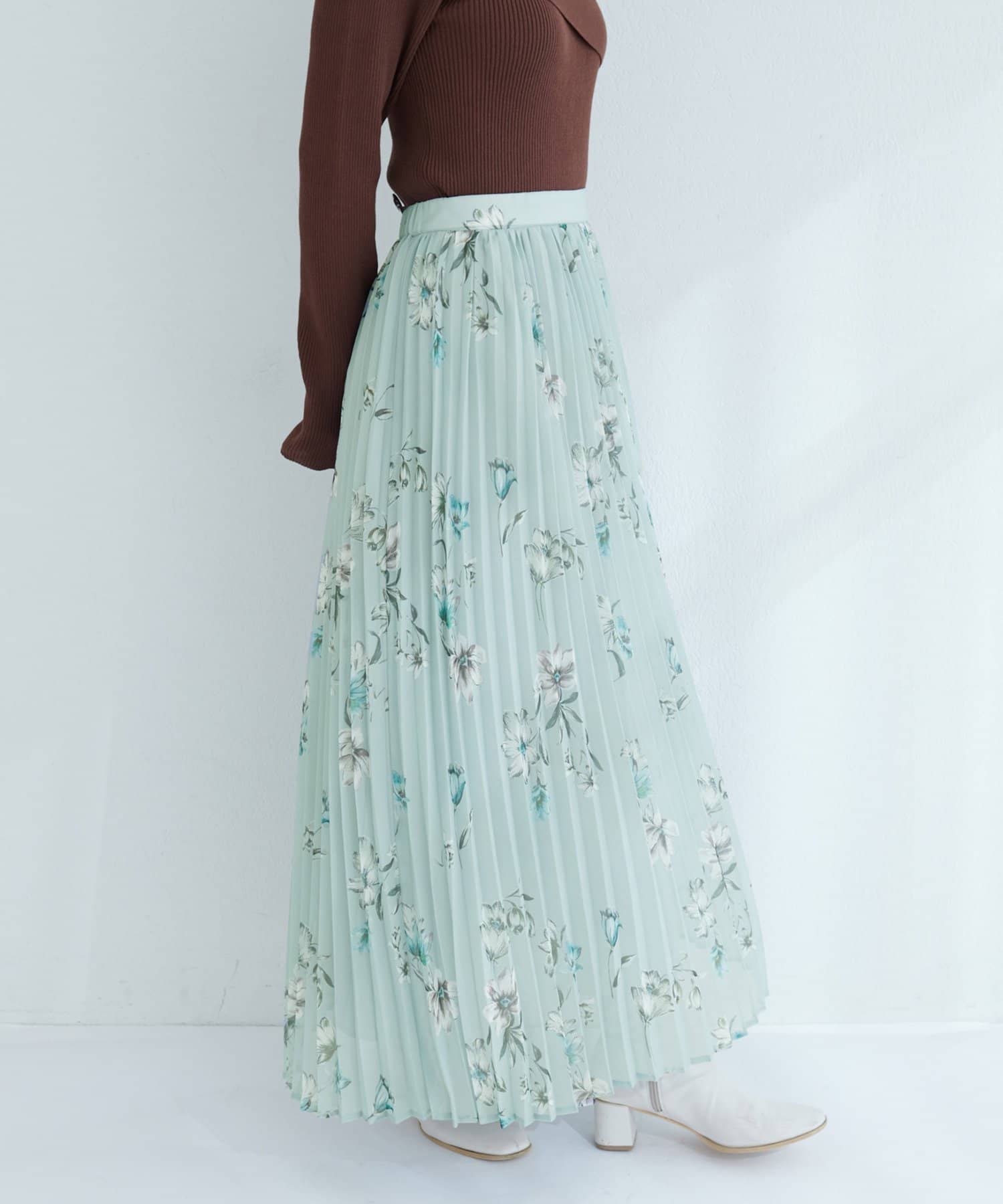 【2025SS natural couture】オーソドックスフラワープリーツスカートWEB限定カラー：ドット■Design歩くたびにふわりと揺れるプリーツスカート。細かく均一なプリーツが、スカートに
