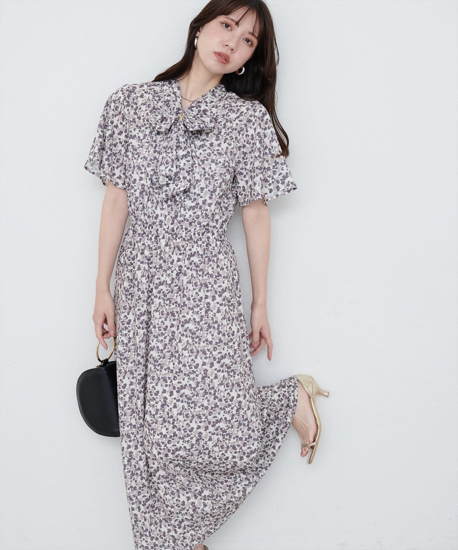 【2025SS natural couture】ハートジオメタル柄ワンピース■Designふんわりと優しい印象の柄が、上品で女性らしい雰囲気を演出するワンピース。落ち着いた色合いで、甘すぎない大人の可