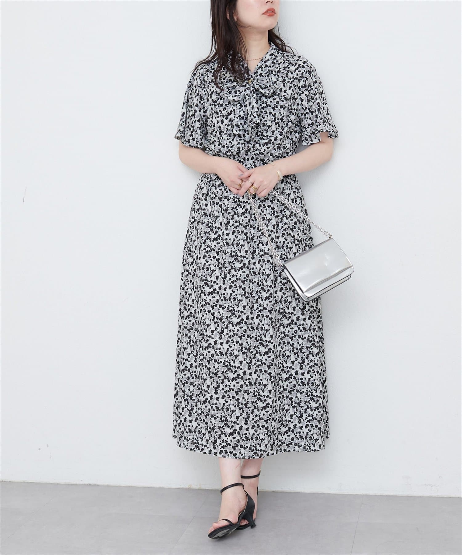 【2025SS natural couture】ハートジオメタル柄ワンピース■Designふんわりと優しい印象の柄が、上品で女性らしい雰囲気を演出するワンピース。落ち着いた色合いで、甘すぎない大人の可