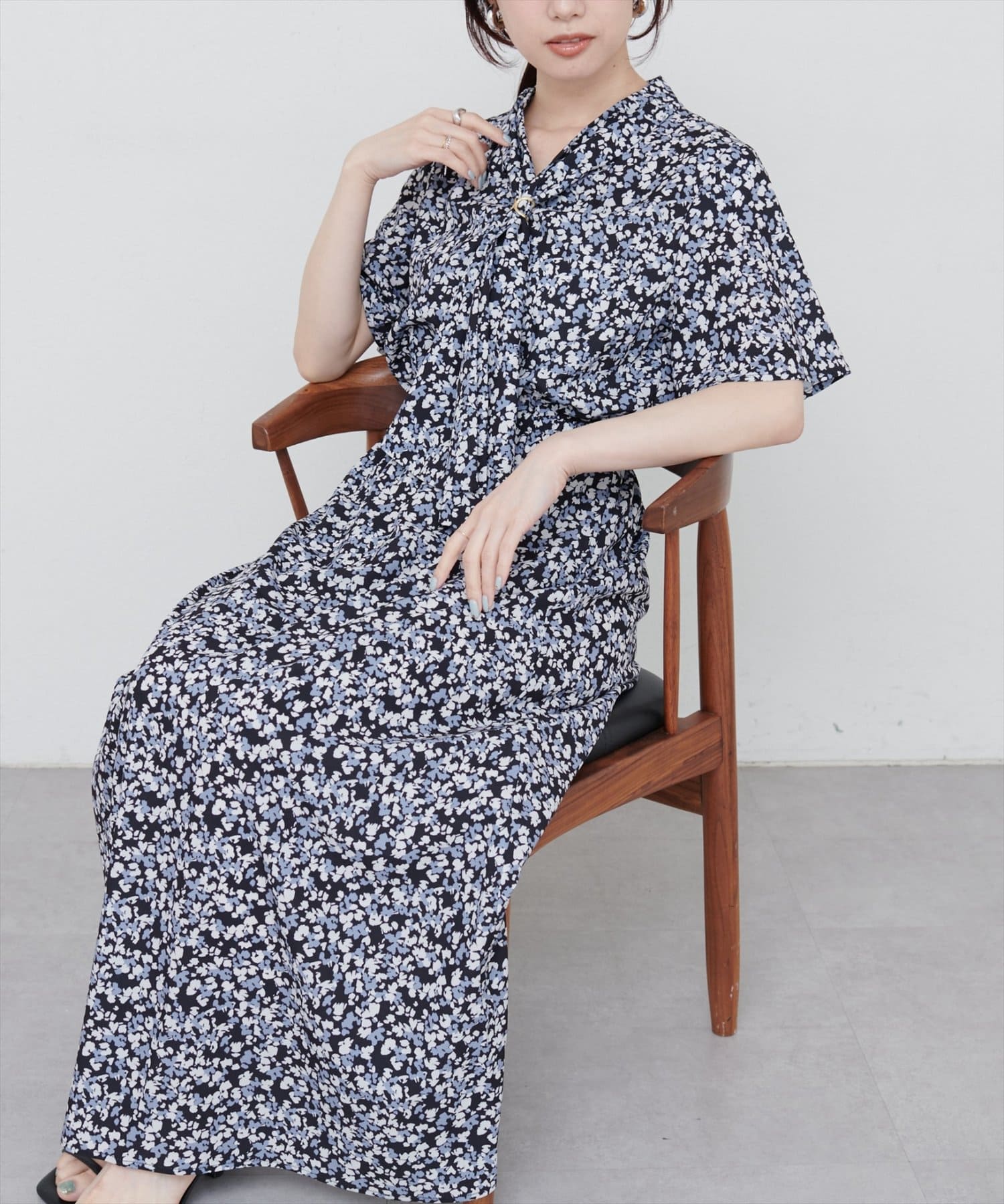 【2025SS natural couture】ハートジオメタル柄ワンピース■Designふんわりと優しい印象の柄が、上品で女性らしい雰囲気を演出するワンピース。落ち着いた色合いで、甘すぎない大人の可