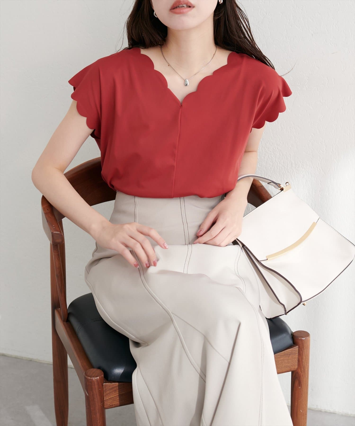 natural couture(ナチュラルクチュール) 前後2WAYスカラップノースリカットソーブラウス