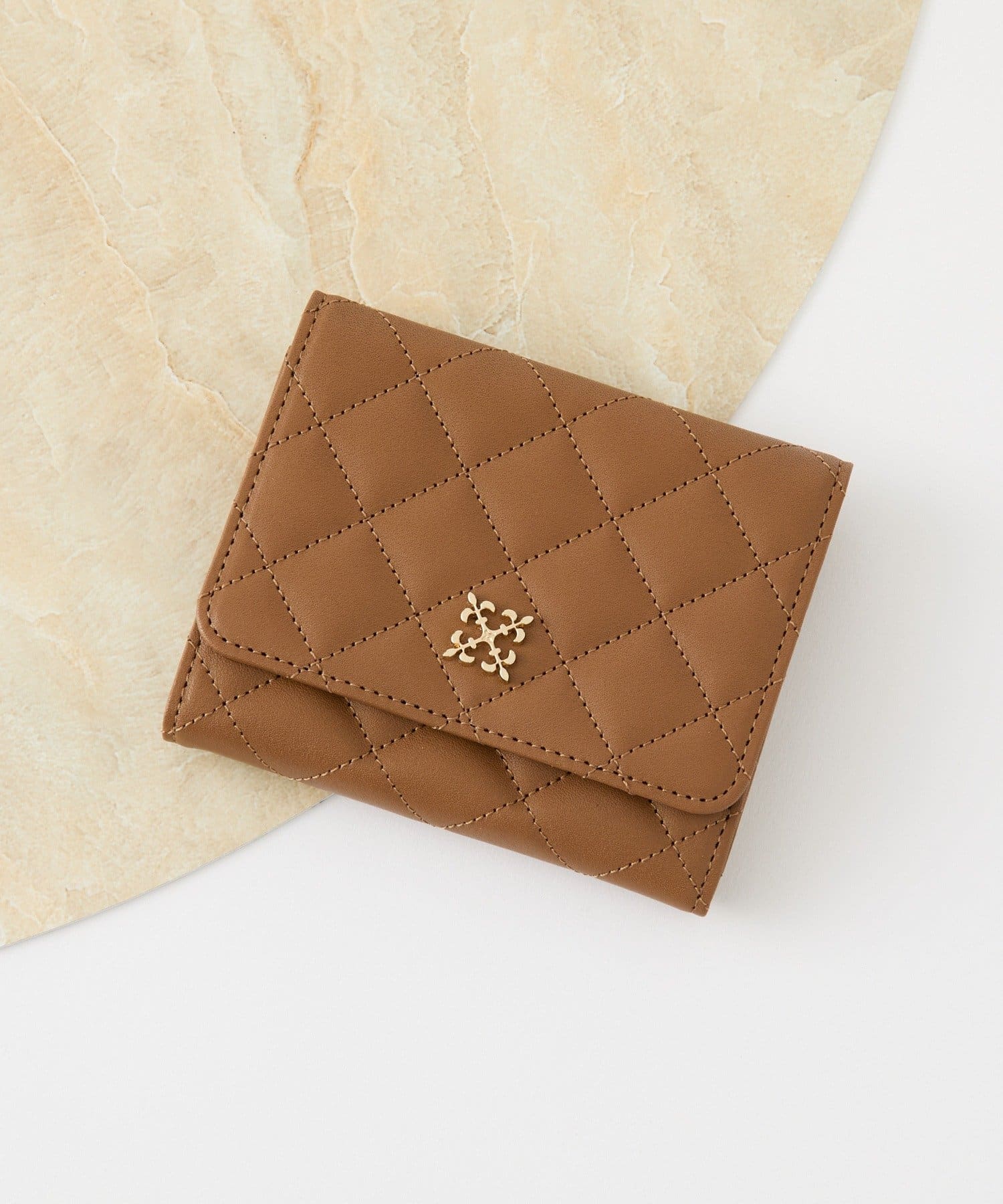russet(ラシット) キルティングレザー二つ折りウォレット
