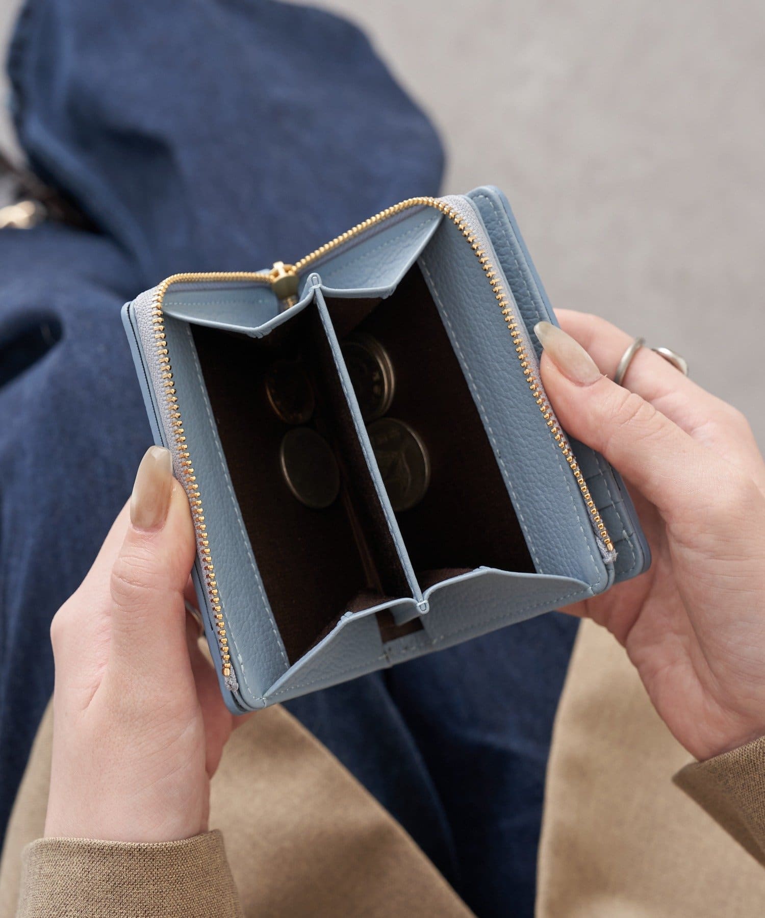 russet(ラシット) エンボスモノグラムハーフウォレット