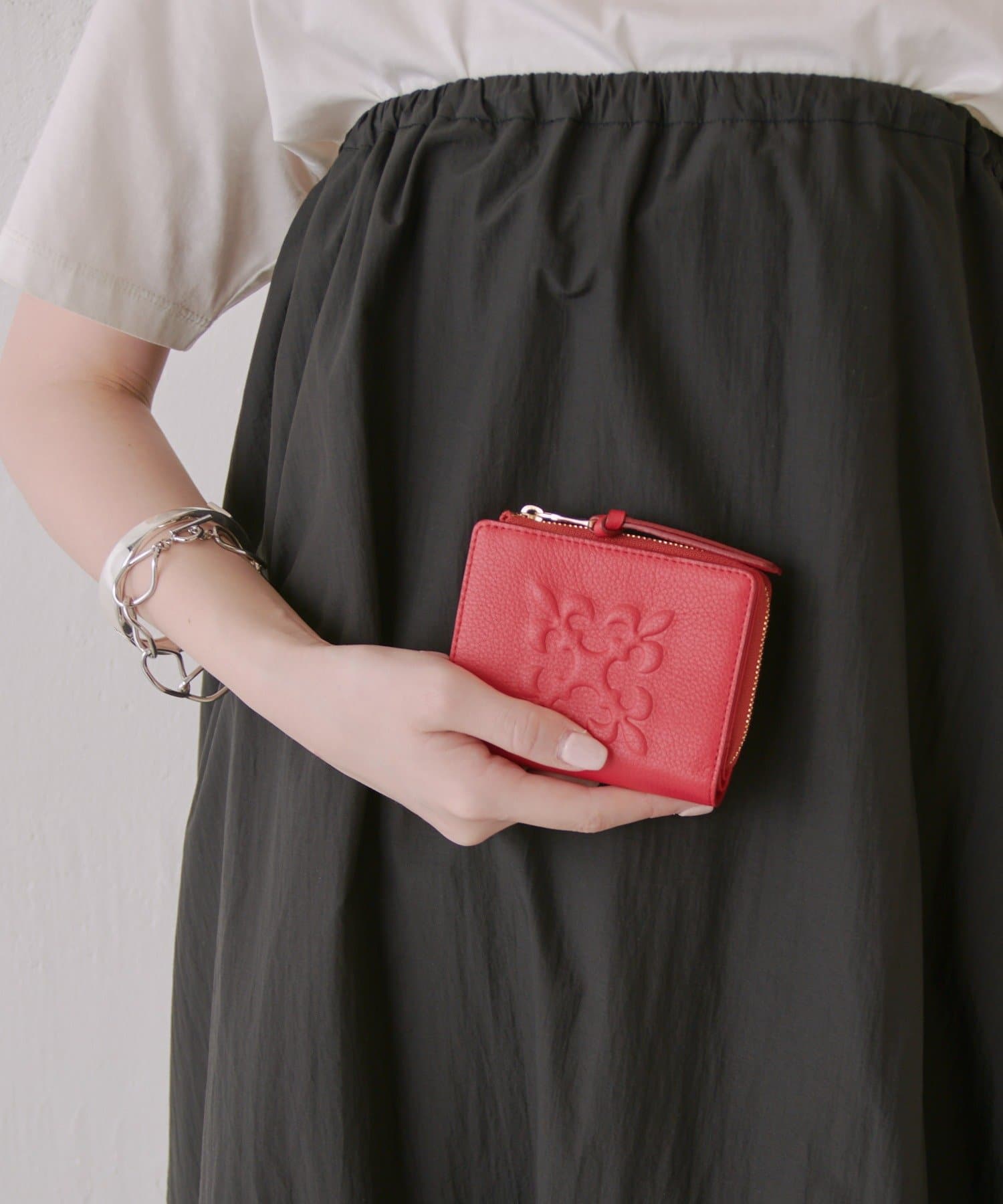 russet(ラシット) エンボスモノグラムハーフウォレット