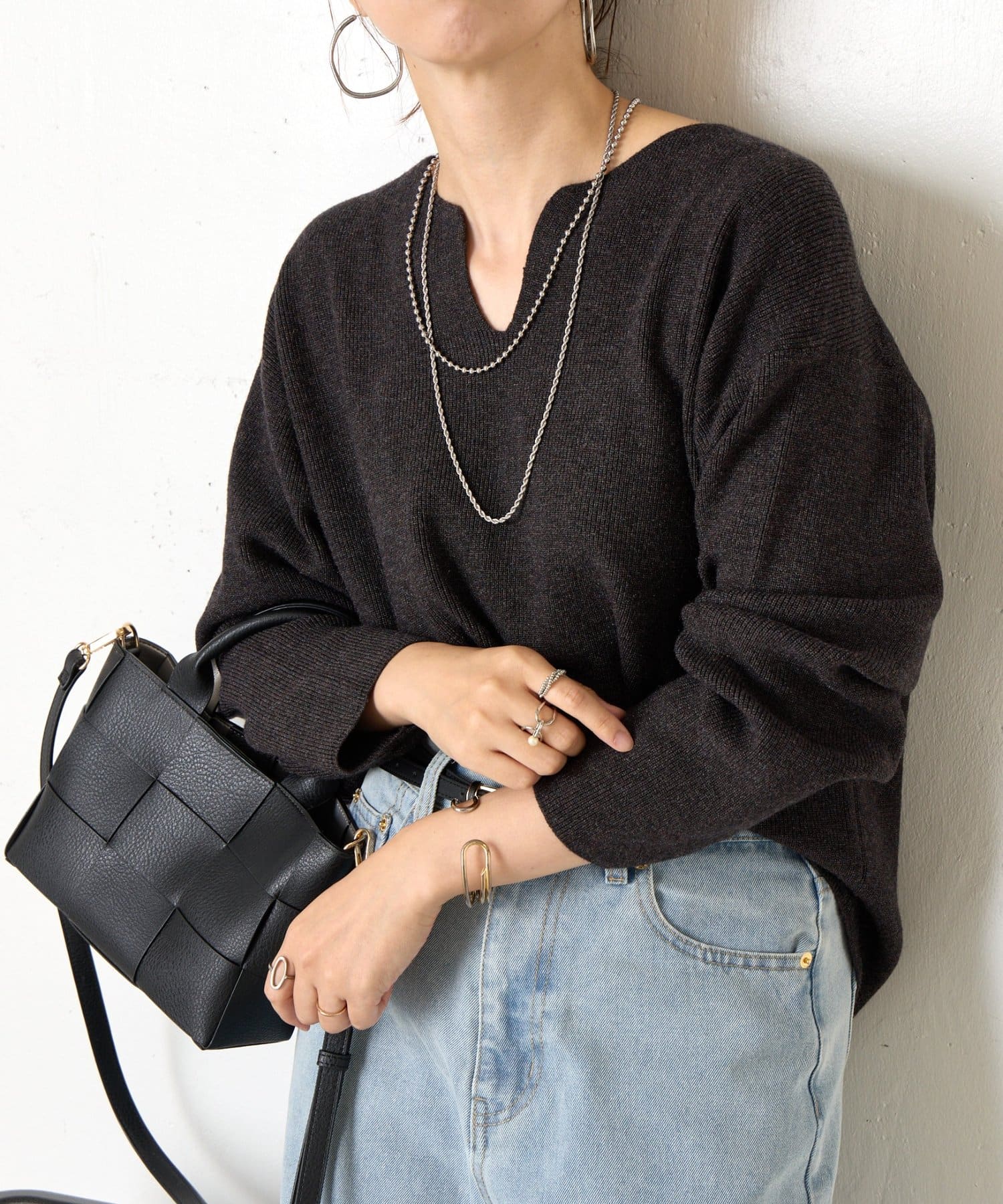 Jena　espace merveilleux(ジェナ　エスパスメルヴェイユ) カタアゼ編みVネックニット