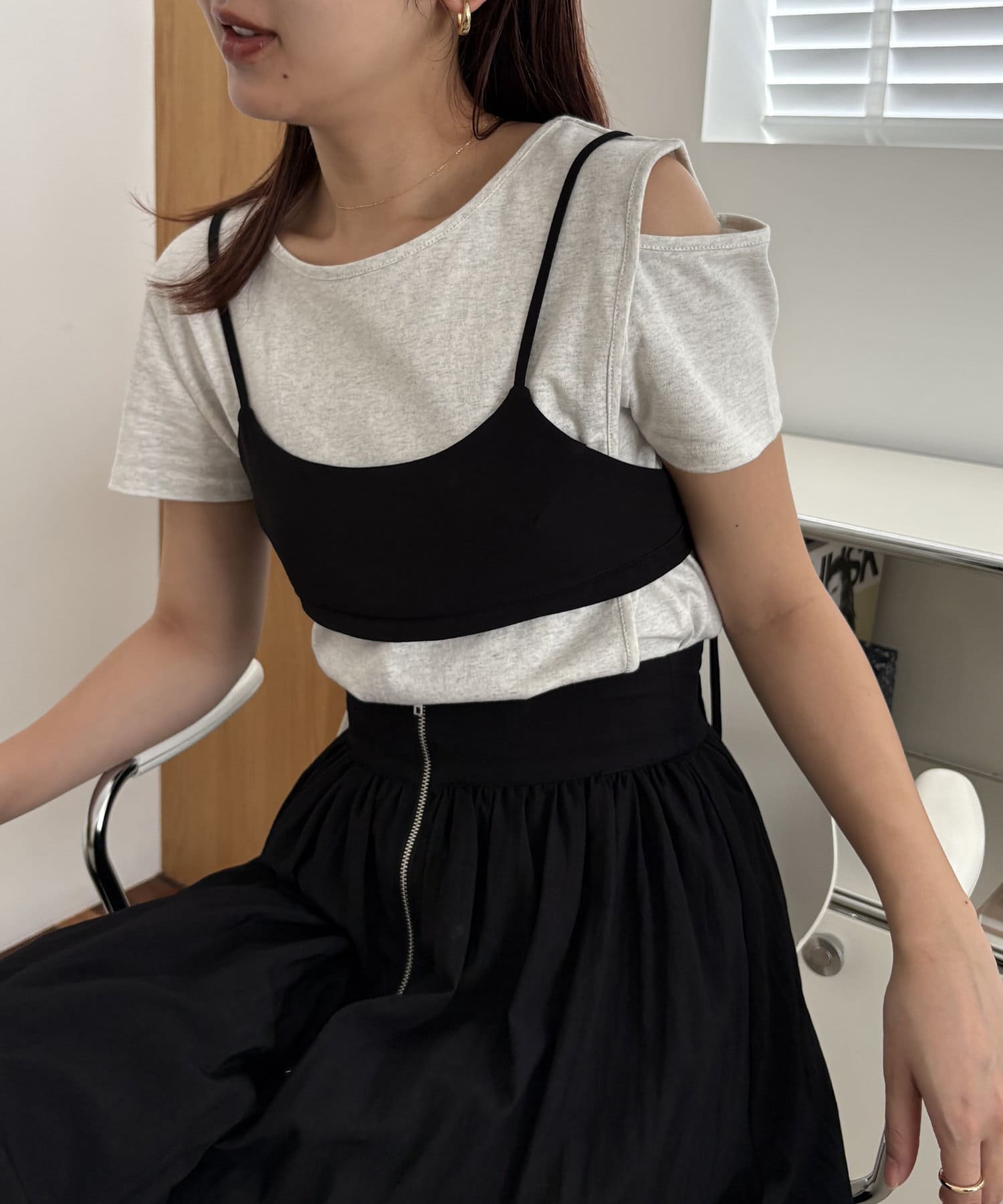 Tシャツとビスチェがセットになった今年らしいアイテム※シルバーに関してカラー表記がシルバーになっていますが、正しくは【ライトグレー】になります。予めご確認いただいたうえでご購入いただきますようお願いい