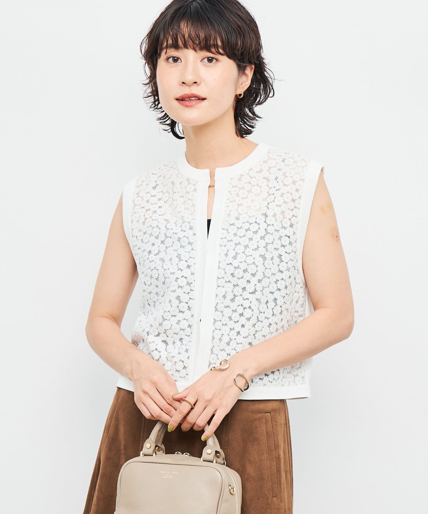 ◇25AW◇NOLLEY'S◆Point・ボタニカルな花柄シアー刺繍が可愛いニットベスト・まだ暑さの残る時期は1枚で、秋になったらシアーロンTなどとレイヤードするのがおすすめ・フロントホック
