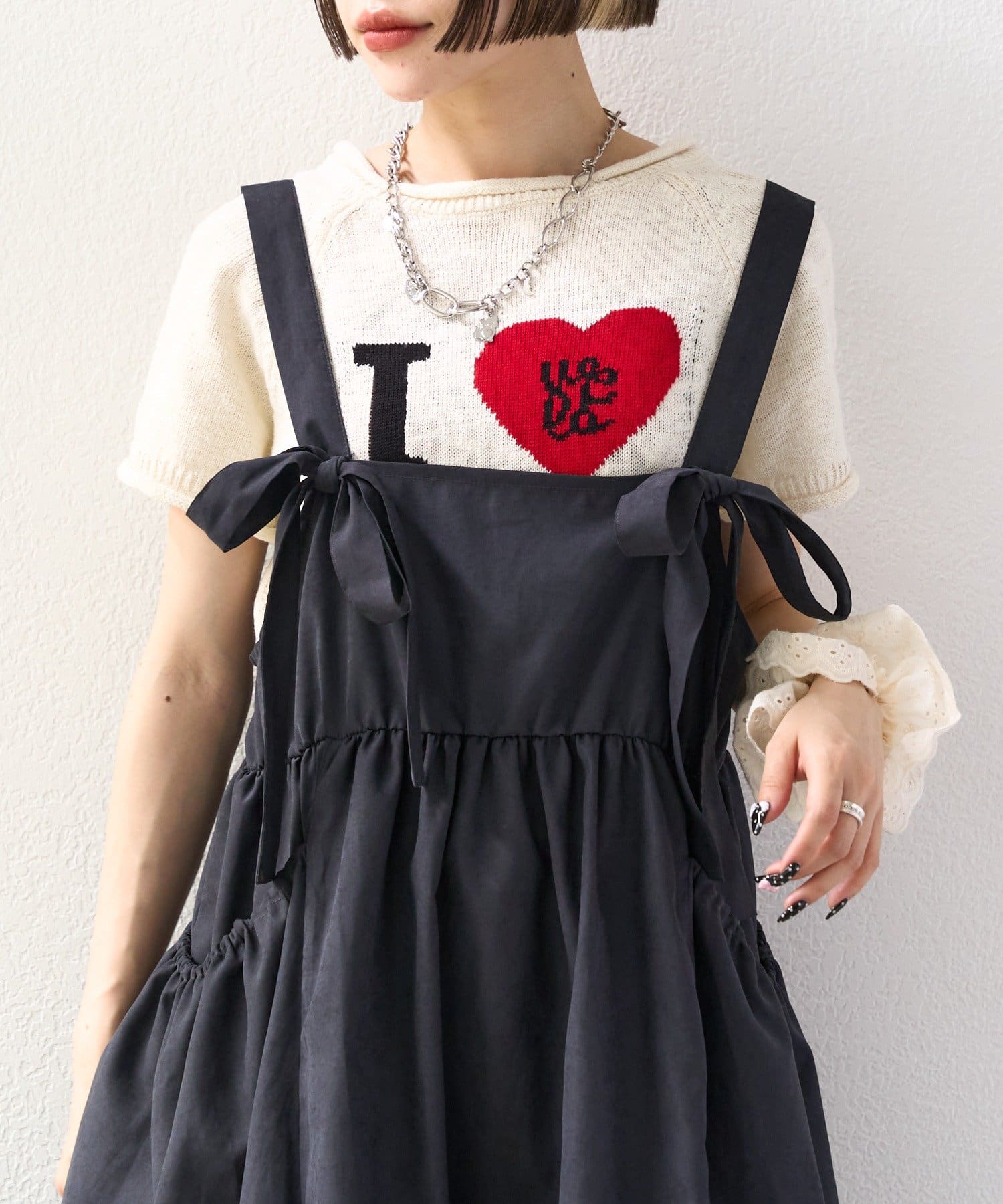 存在感バツグン！コーデのアクセントに♪▼デザイン・大きな「I ♡(love)」のロゴが特徴のニット・綿100％素材で、軽くさらっと着用できます・少し広めの襟ぐりと、ラグランスリーブでラフに着られるデザ
