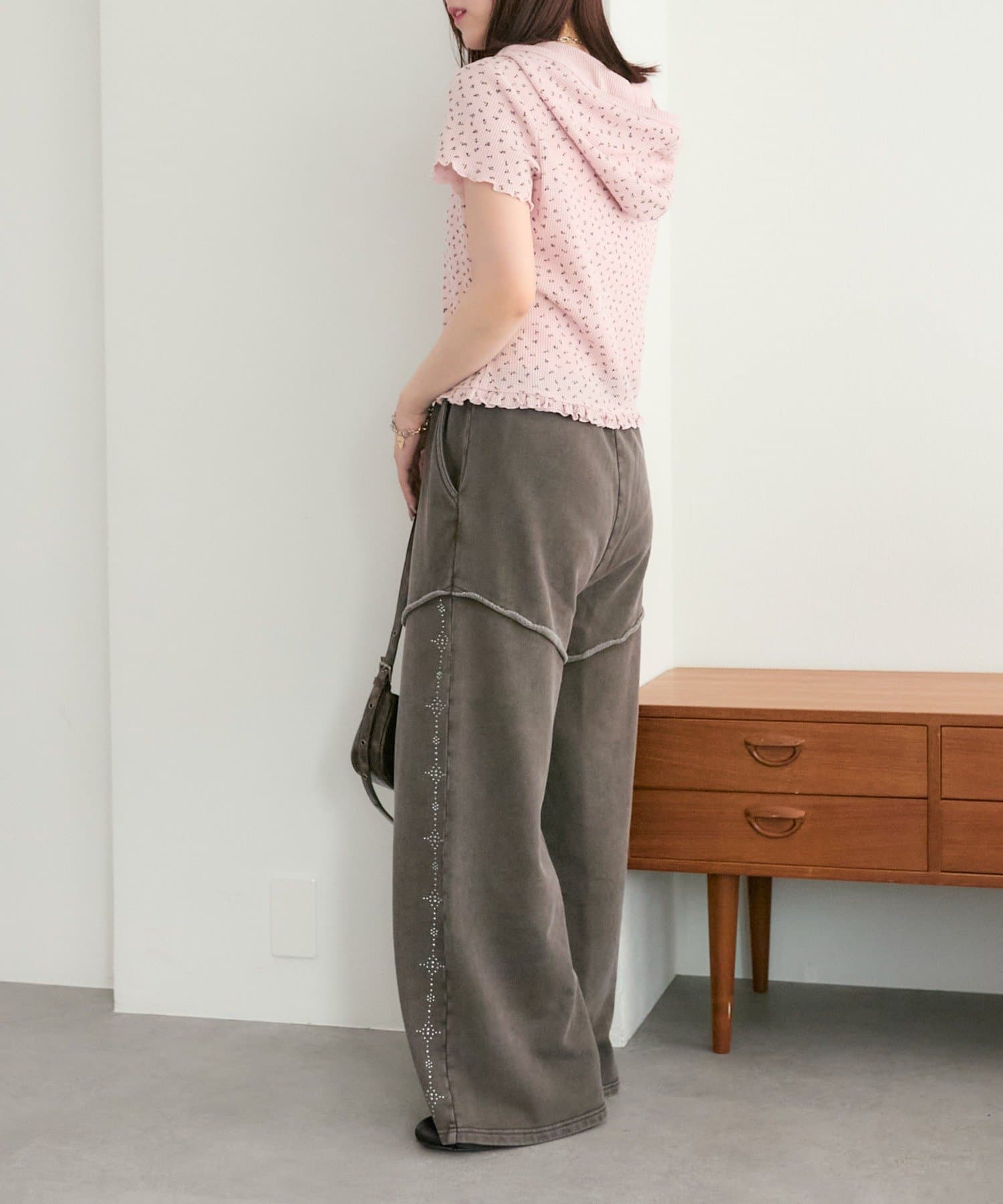 w closet(ダブルクローゼット) 【25AW】スタッツ付裏毛パンツ