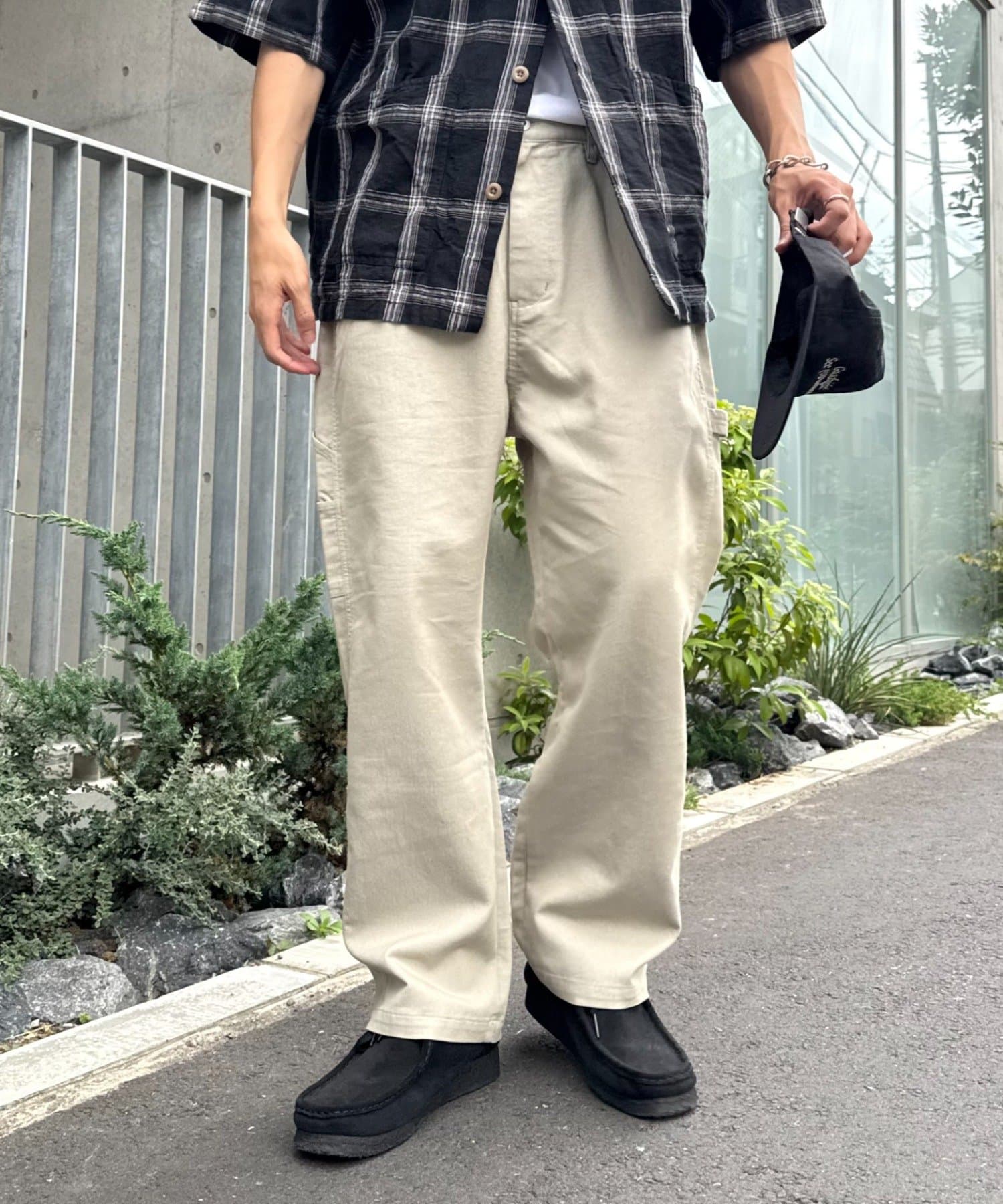 夏の着回しデニムはコレ！ワークパンツデザインがアクセント！■デザイン太すぎず細すぎない丁度いいテーパード感◎ワークパンツのディテールでポケットとステッチが程よいアクセントに！見た目に分かりずらいですが