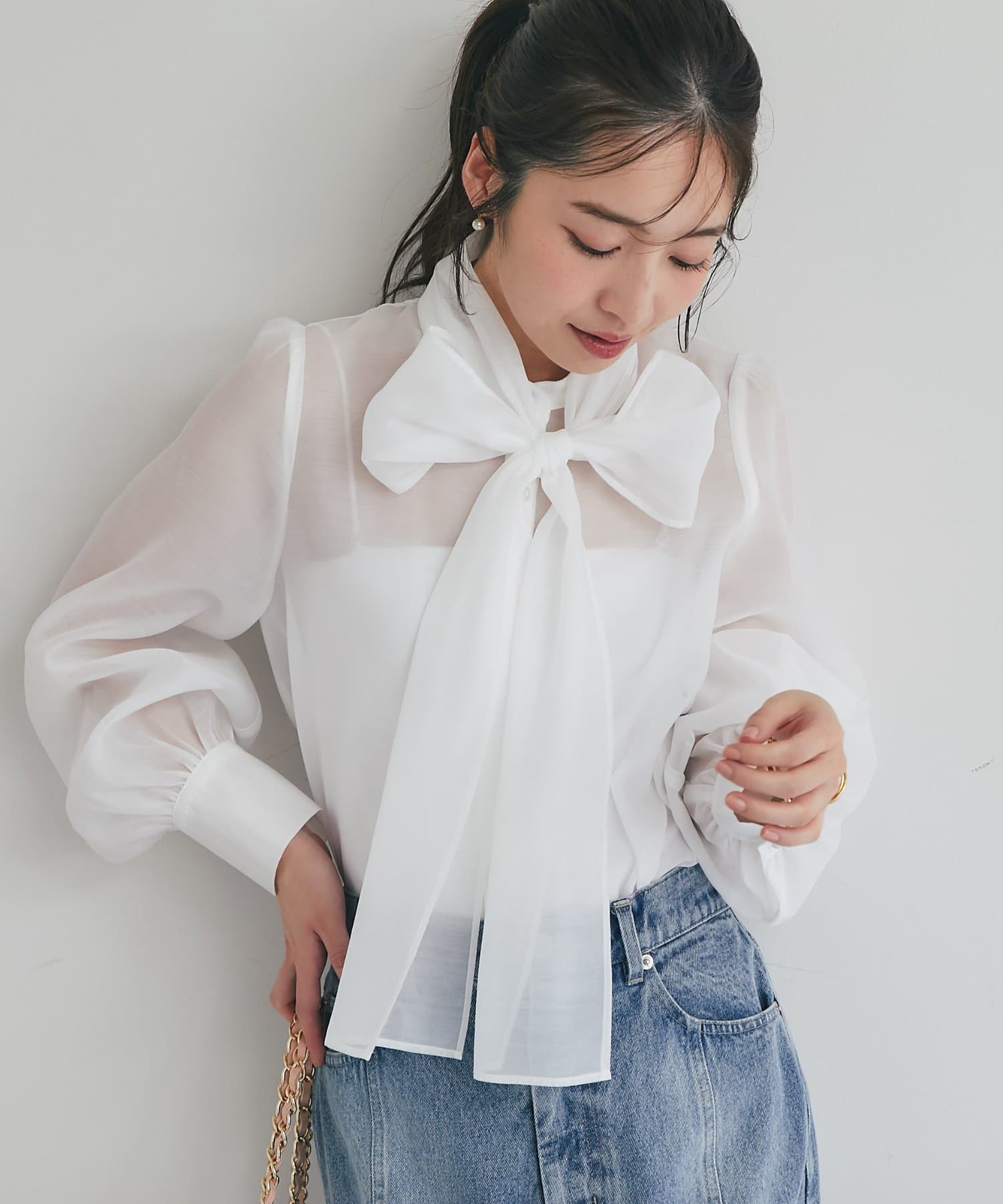 La boutique BonBon(ラブティックボンボン) 【お上品シルエット・着映え】シアービッグボウタイブラウス