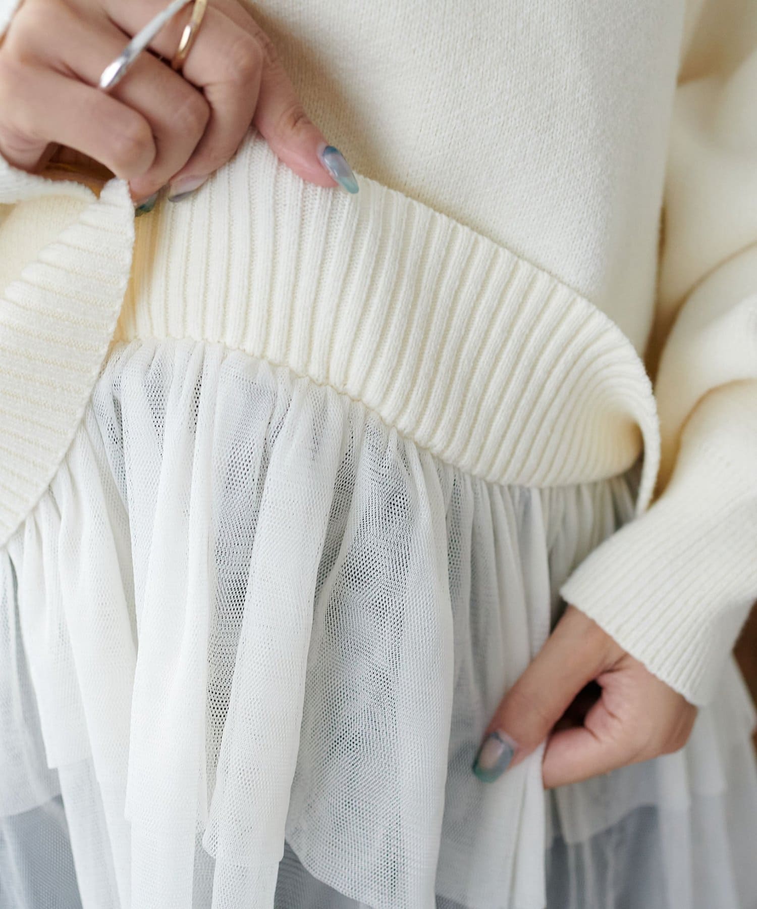 DISCOAT(ディスコート) 【一枚でキマる！/WEB限定】チュール切り替えニット