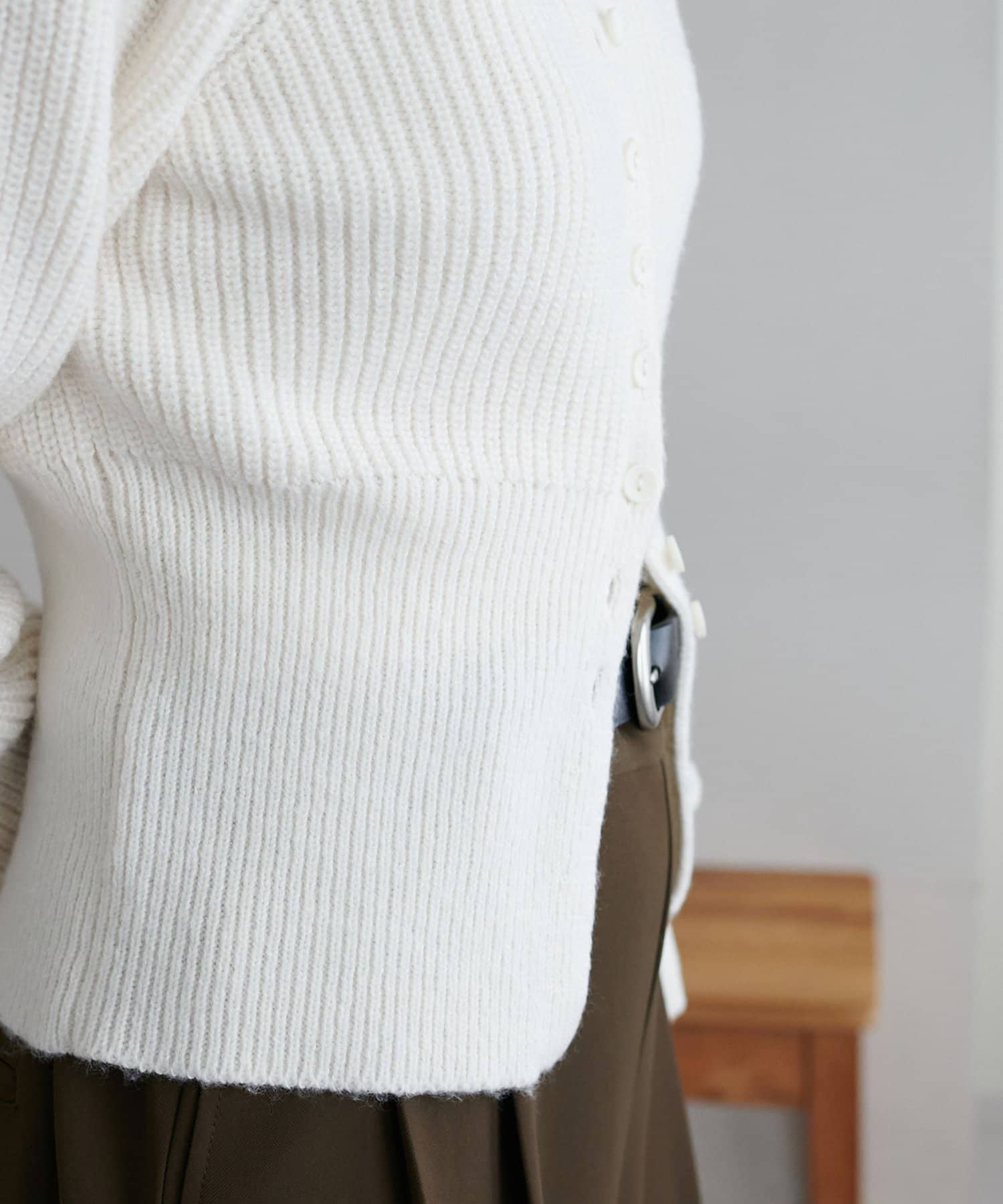 DISCOAT(ディスコート) 【９色展開/細見え/WEB限定】スリットニットプルオーバー