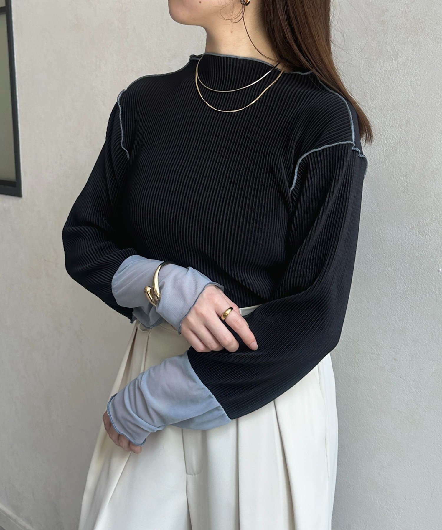 Thevon.(ゼヴォン) 袖先配色プリーツメロープルオーバー
