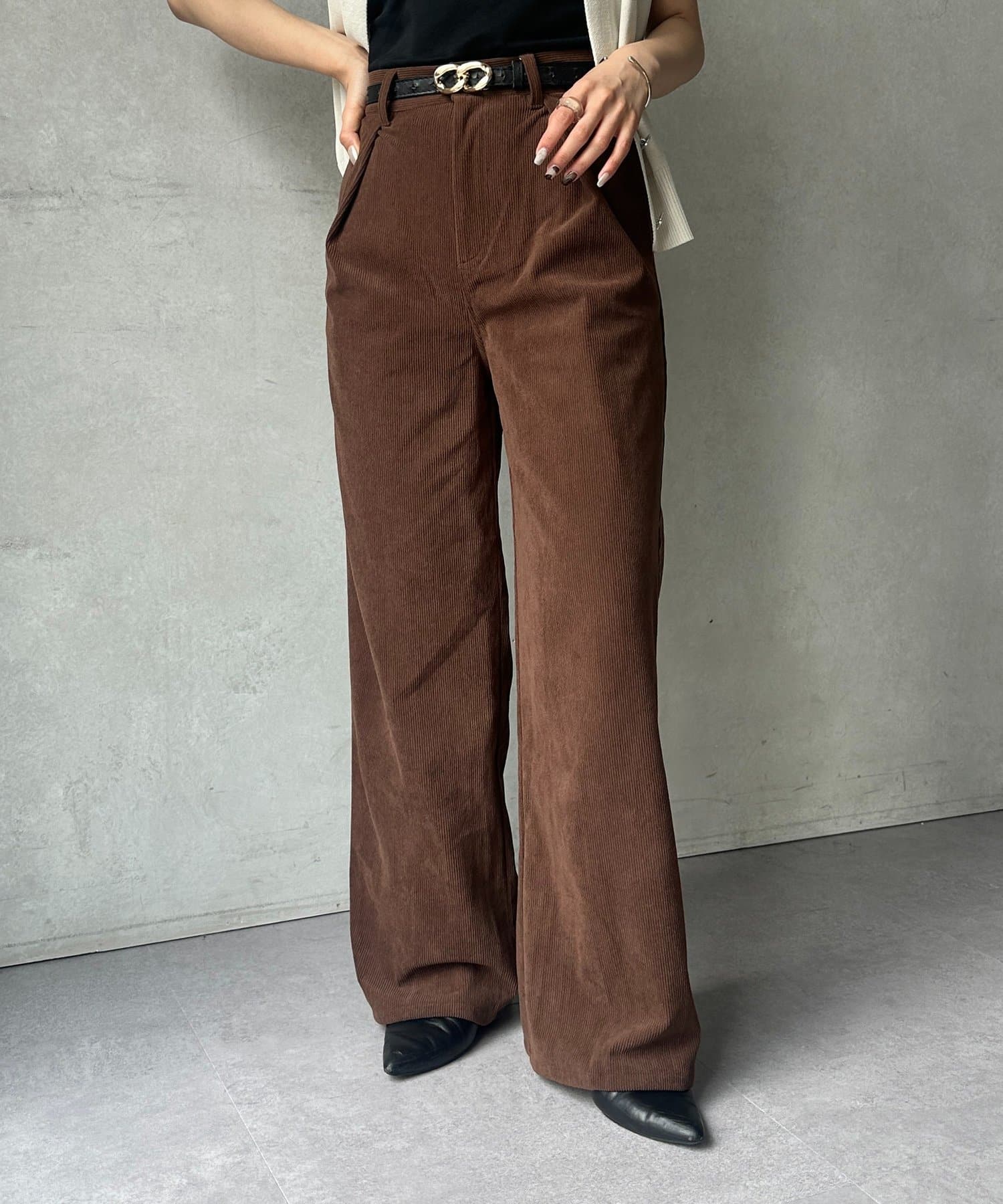 Thevon.(ゼヴォン) コーデュロイハイウエストタックパンツ