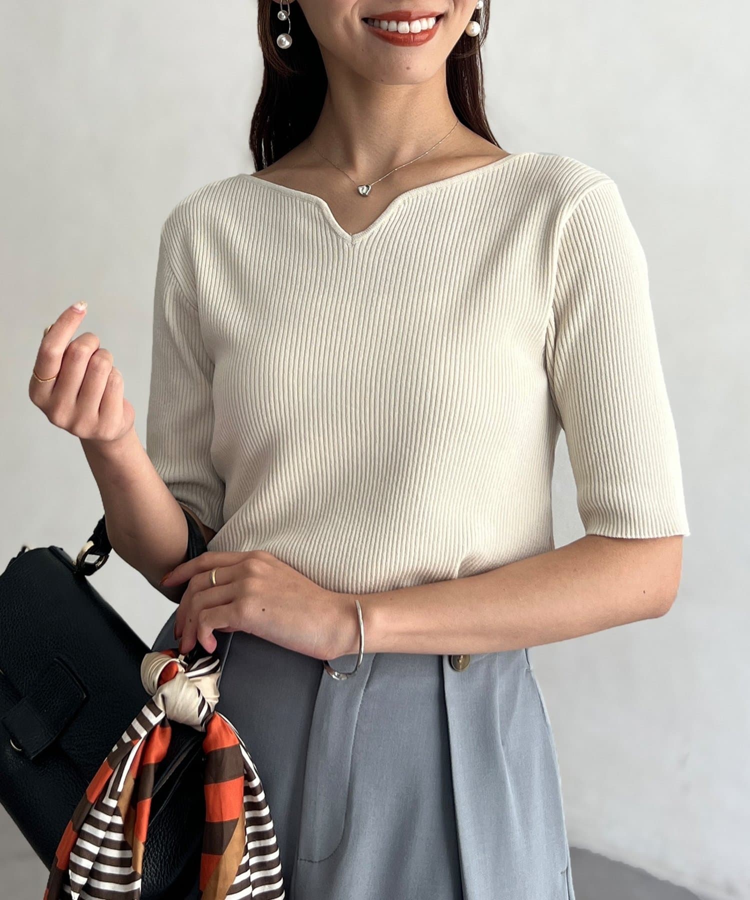 Chez toi(シェトワ) 前後2WAY5分袖キーネックリブニット