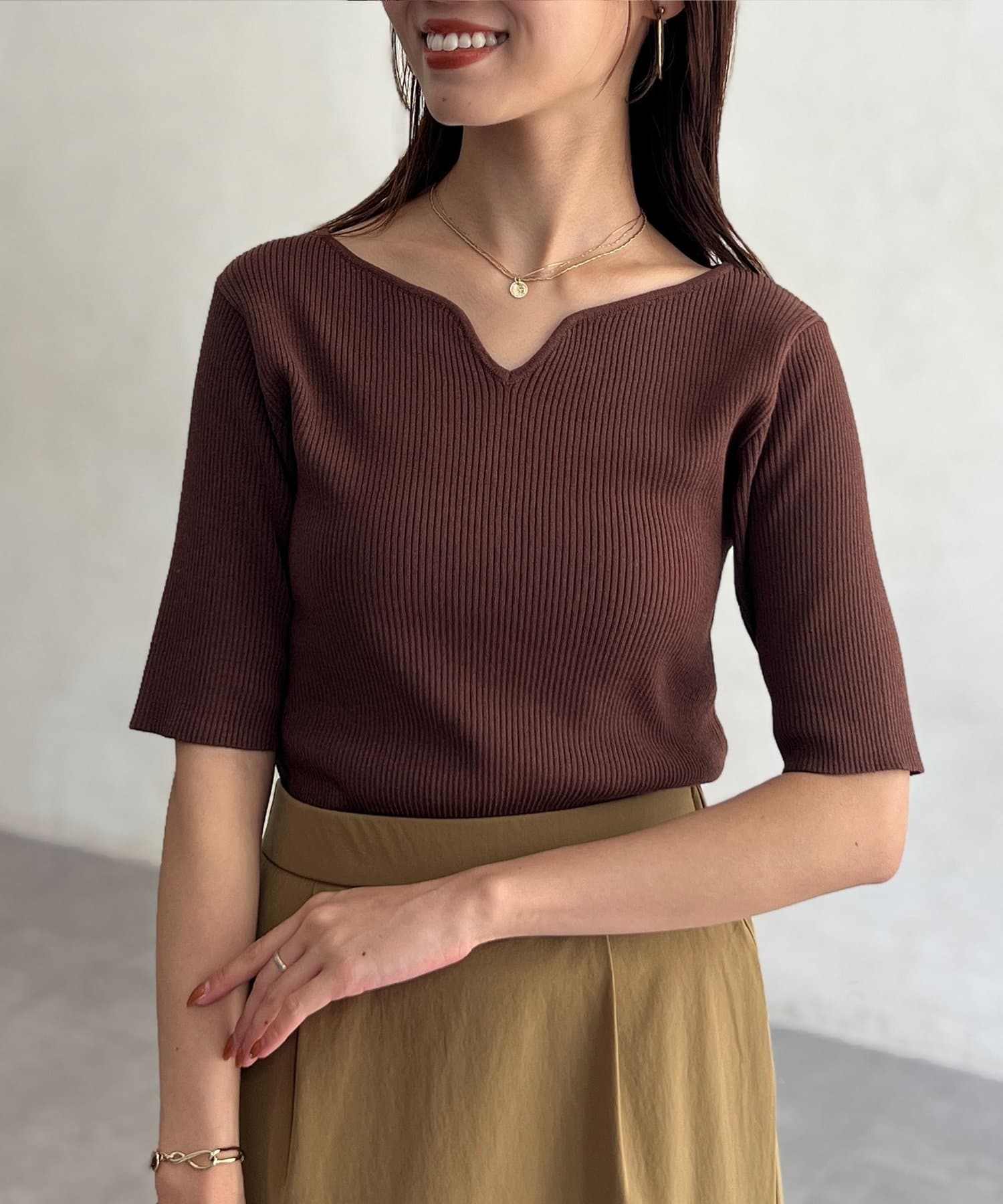 Chez toi(シェトワ) 前後2WAY5分袖キーネックリブニット