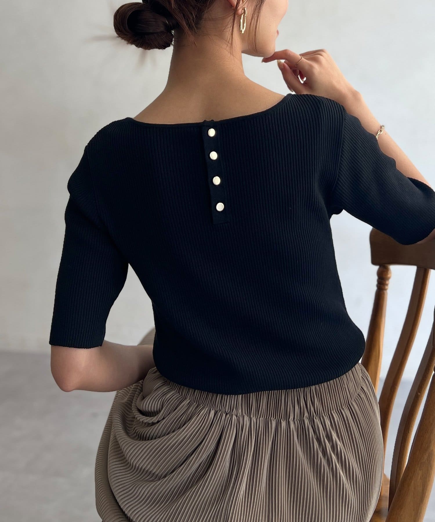 Chez toi(シェトワ) 前後2WAY5分袖キーネックリブニット